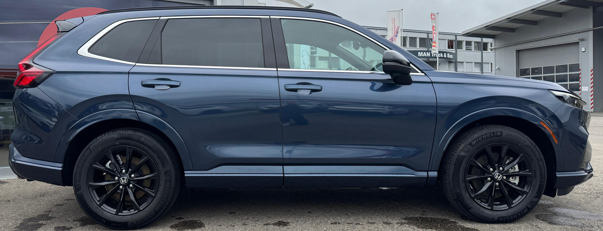 listing desktop thumbnail image 4