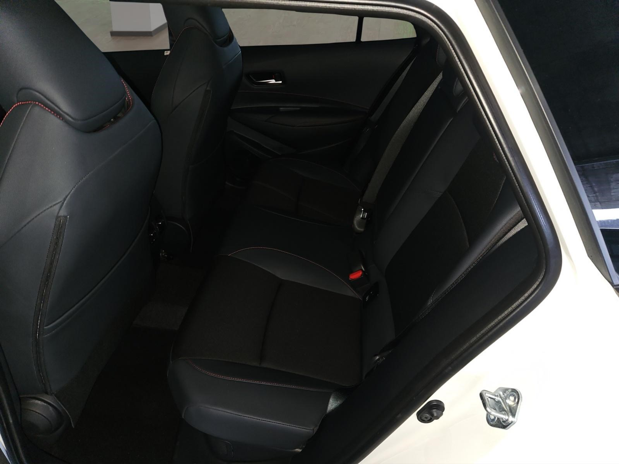 listing desktop thumbnail image 9