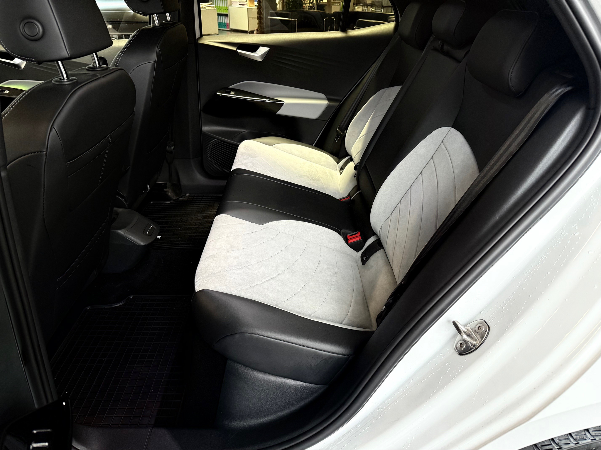 listing desktop thumbnail image 7