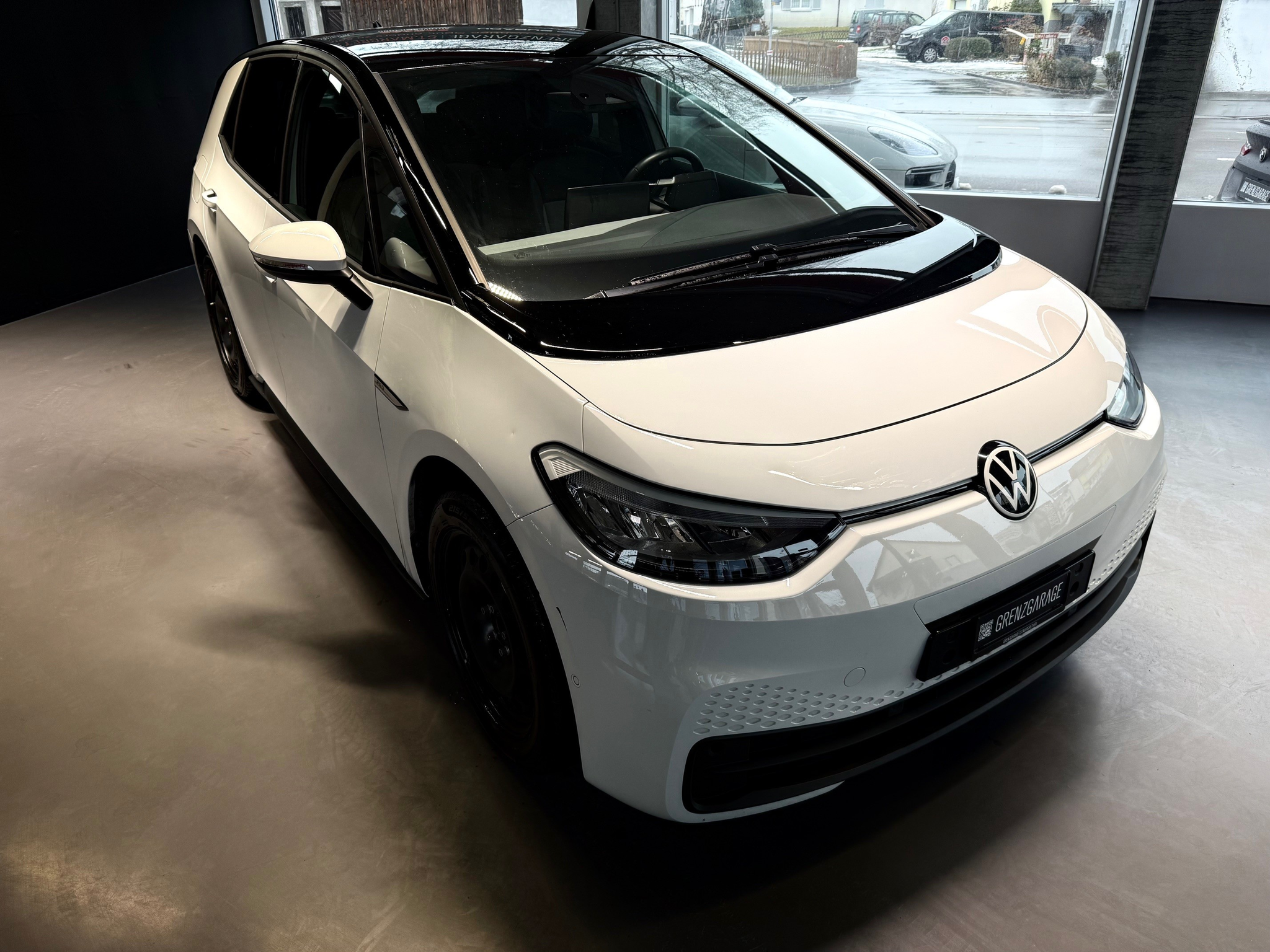 listing desktop thumbnail image 1