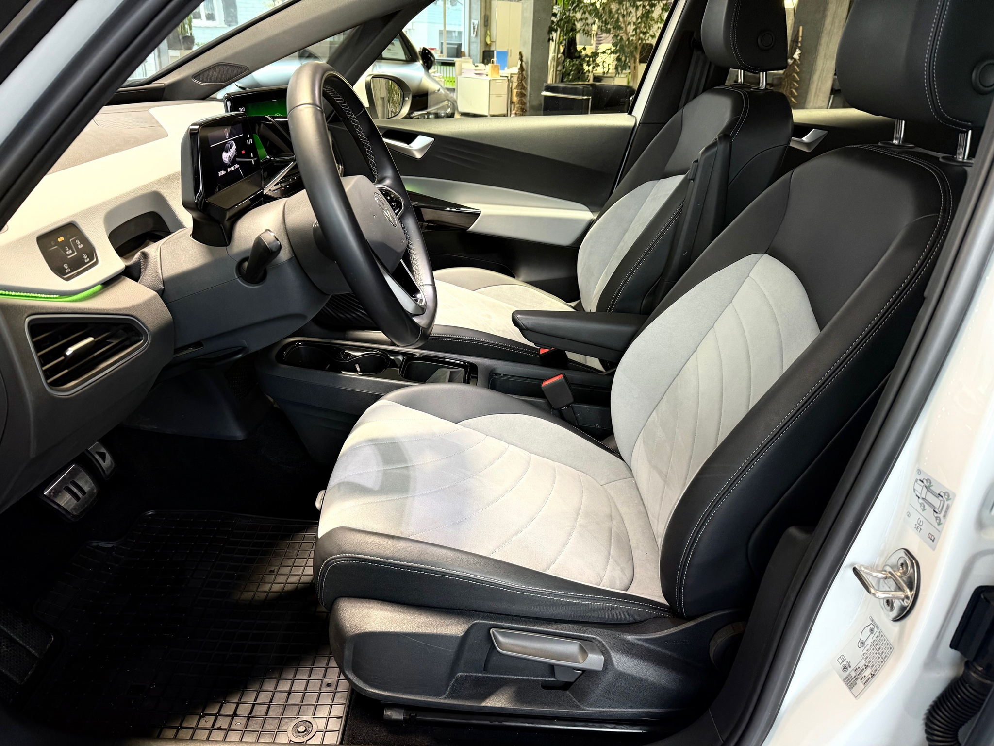 listing desktop thumbnail image 6