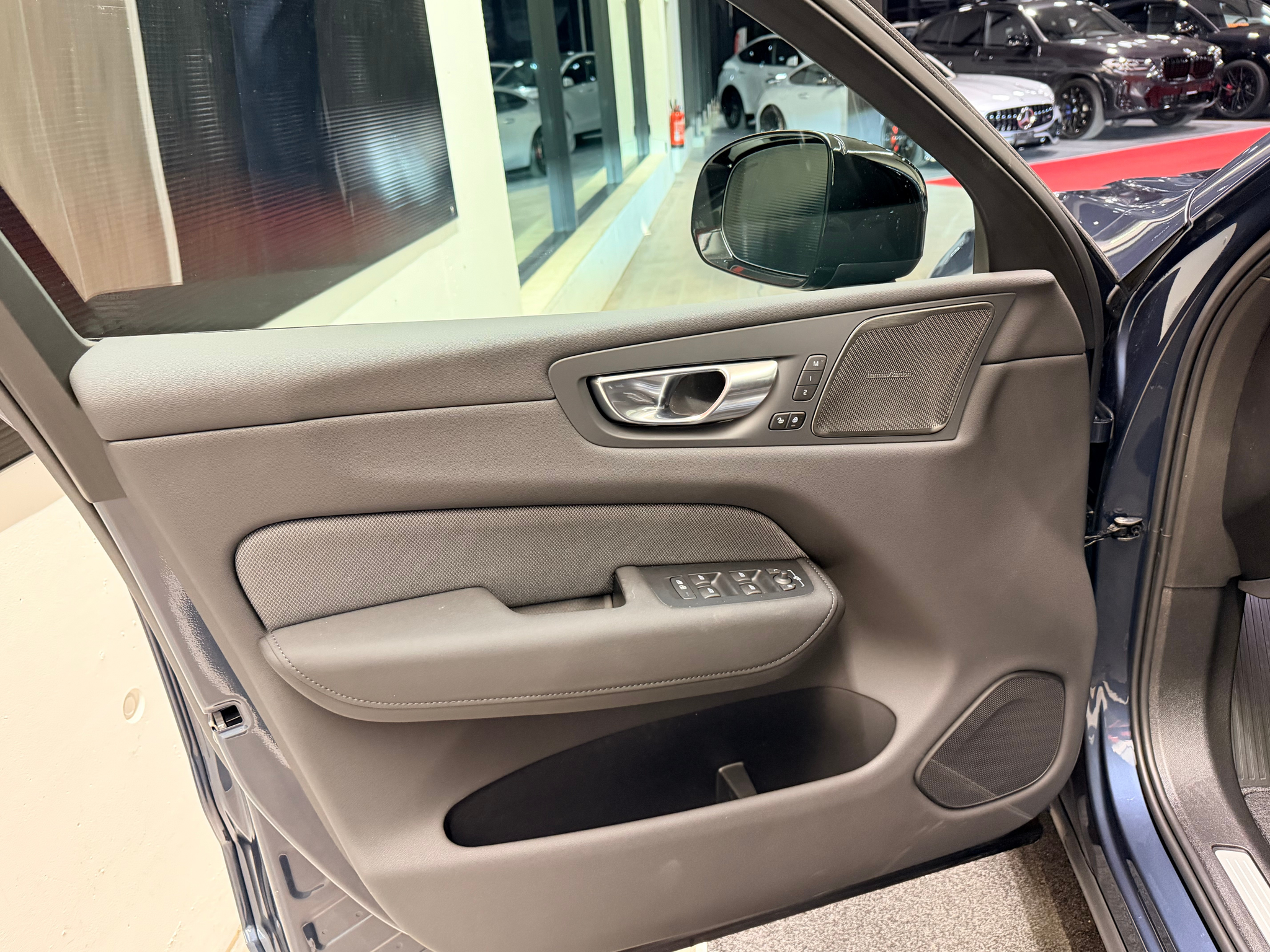 listing desktop thumbnail image 11