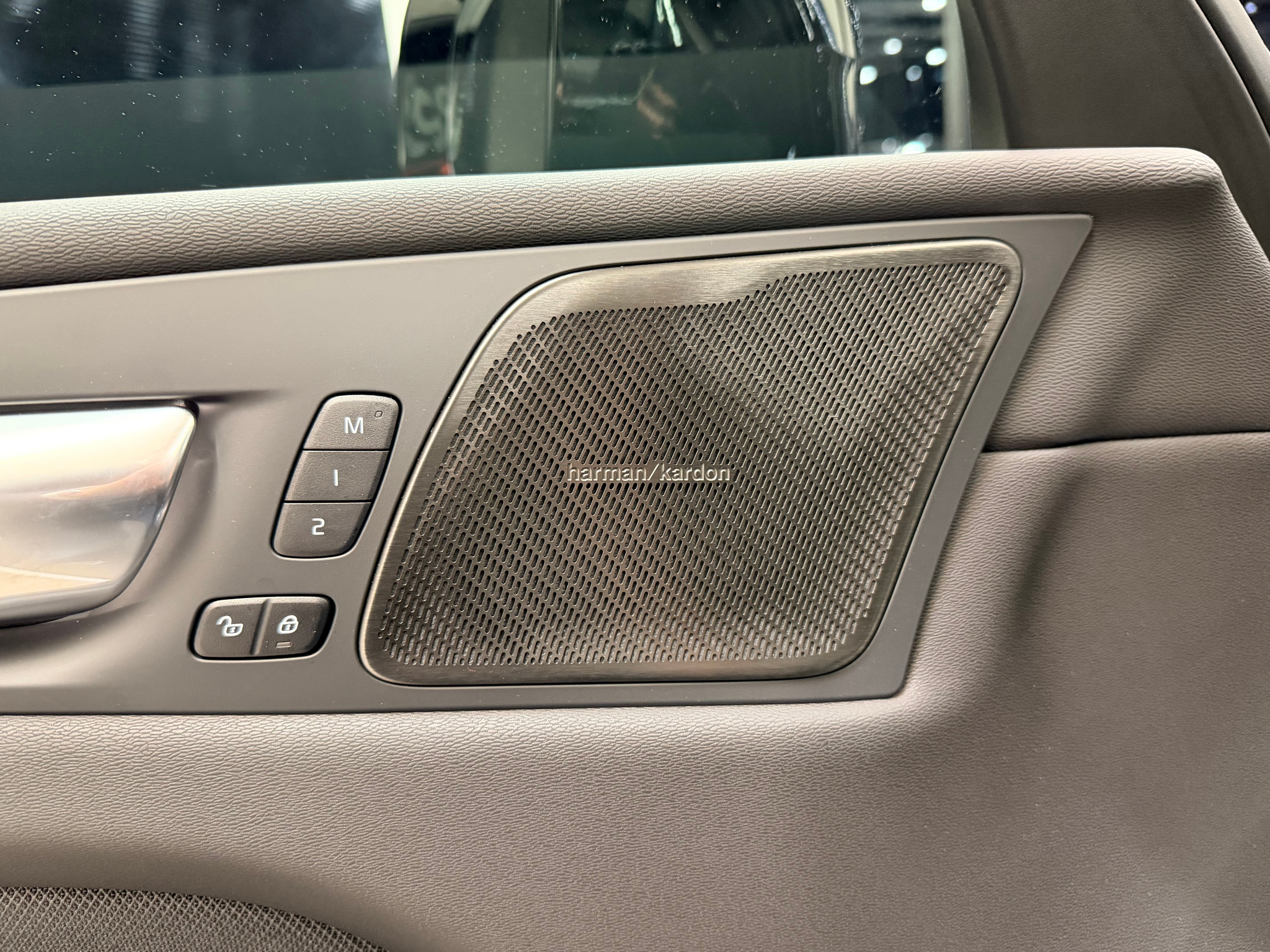 listing desktop thumbnail image 13