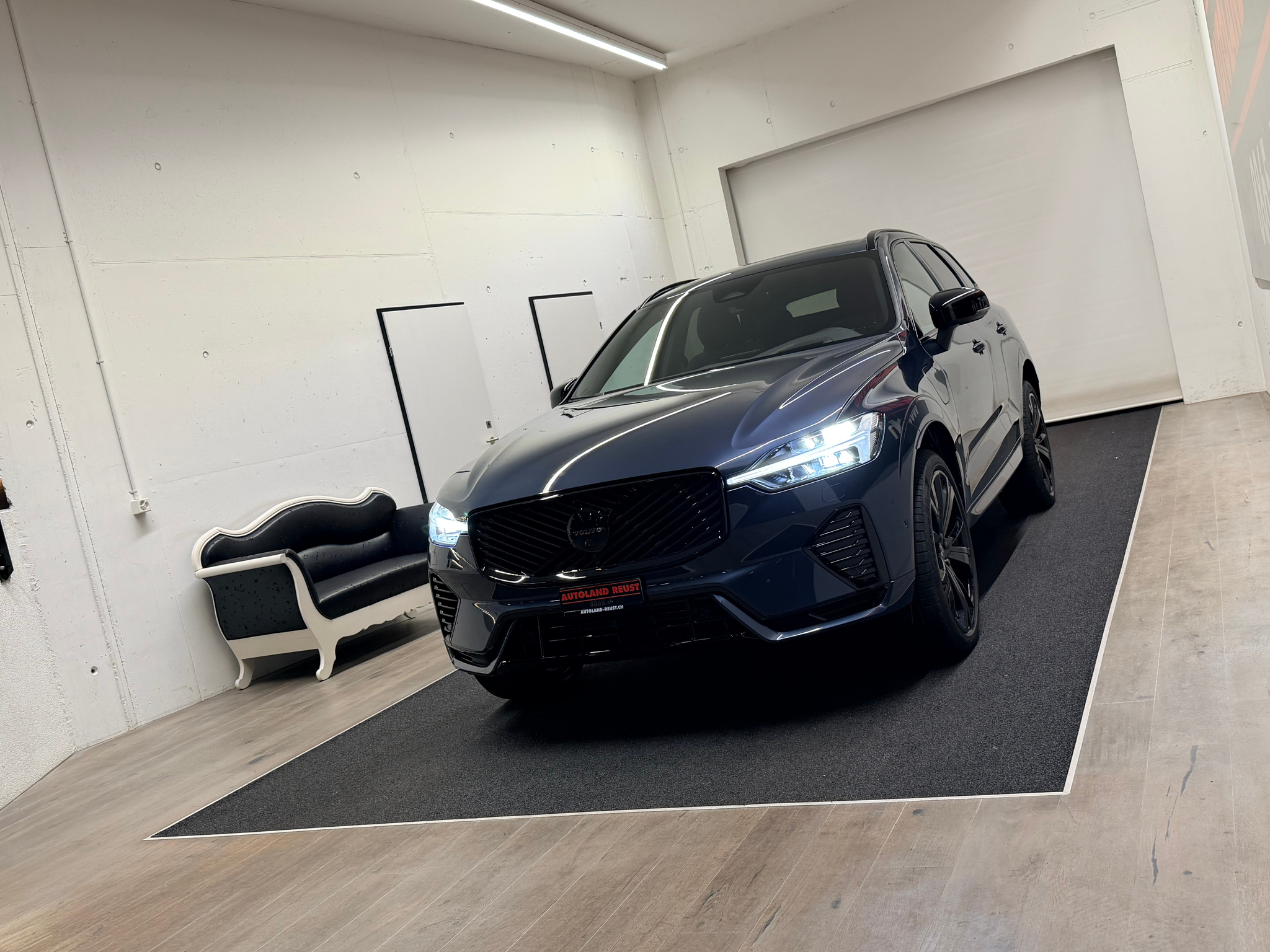 listing desktop thumbnail image 2