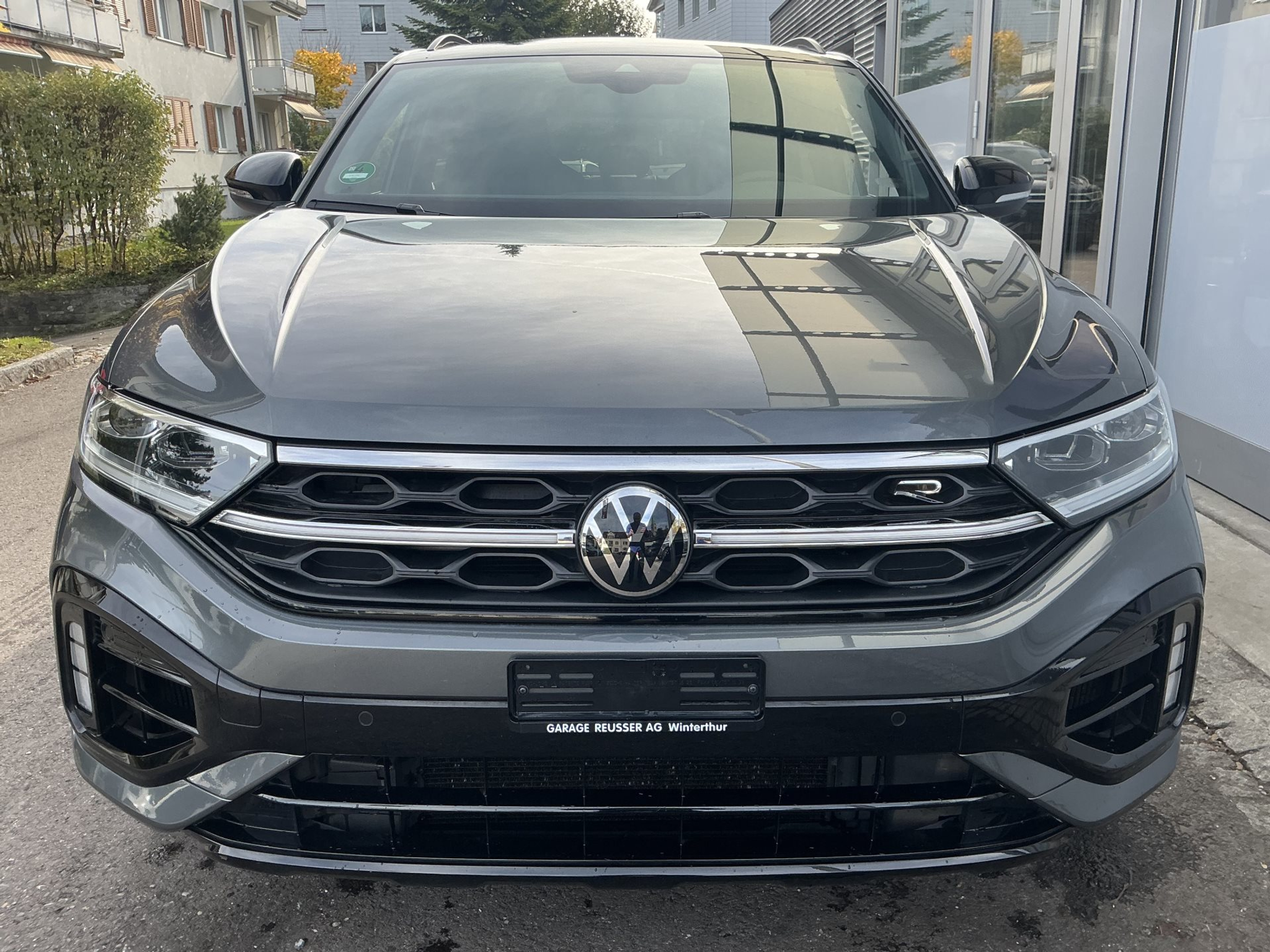 listing desktop thumbnail image 1