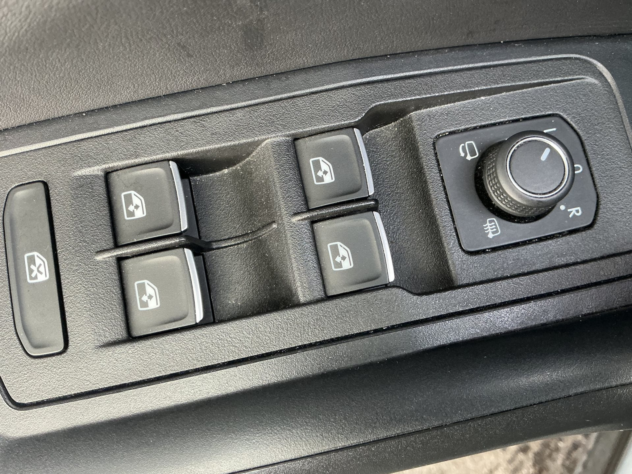 listing desktop thumbnail image 25