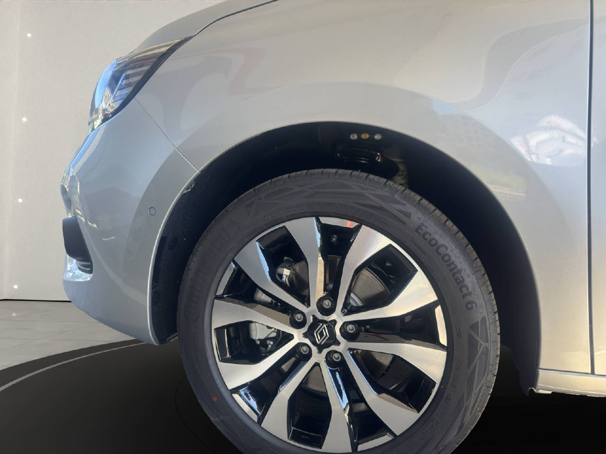 listing desktop thumbnail image 3