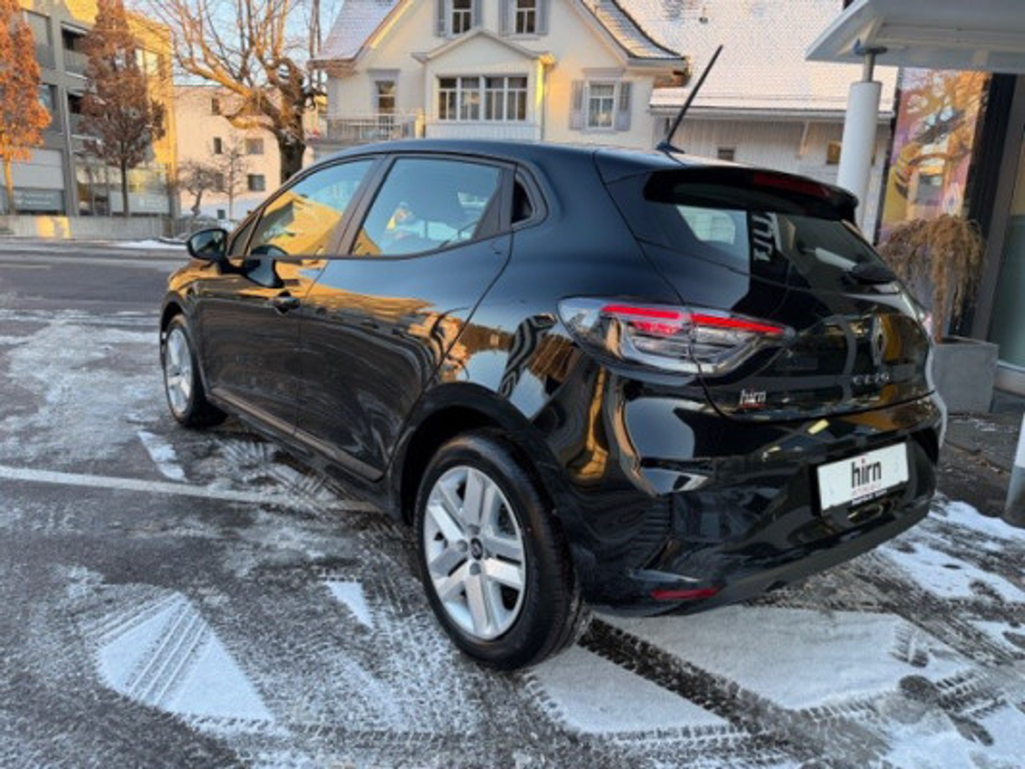 listing desktop thumbnail image 1