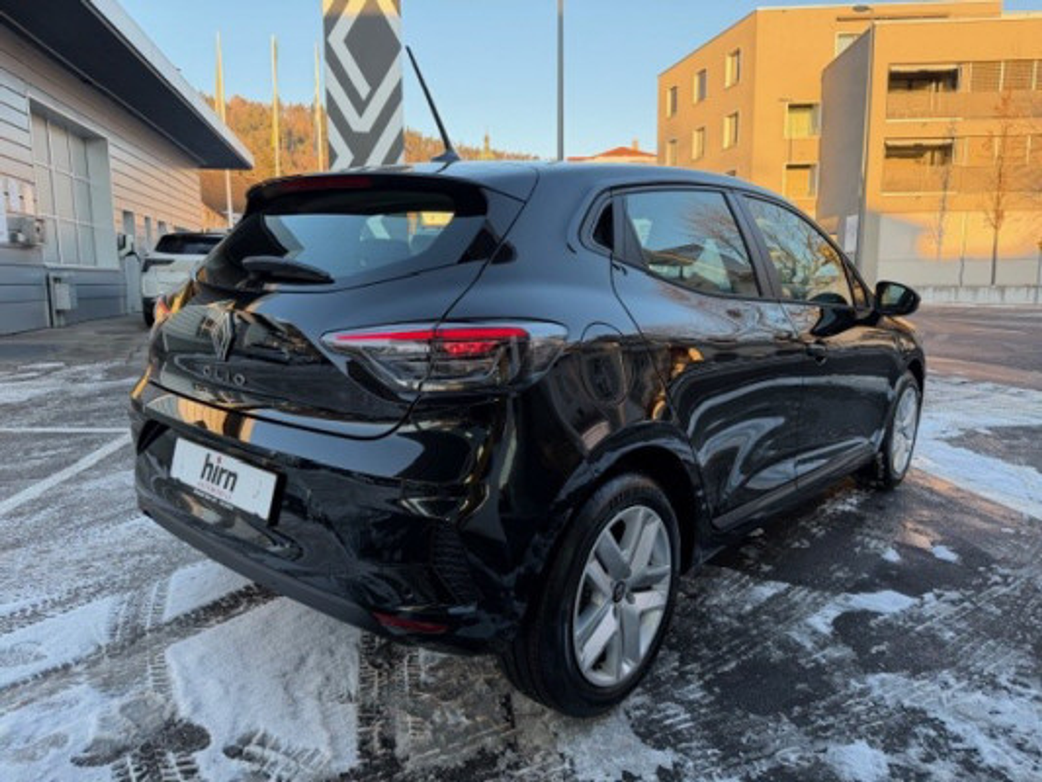 listing desktop thumbnail image 2