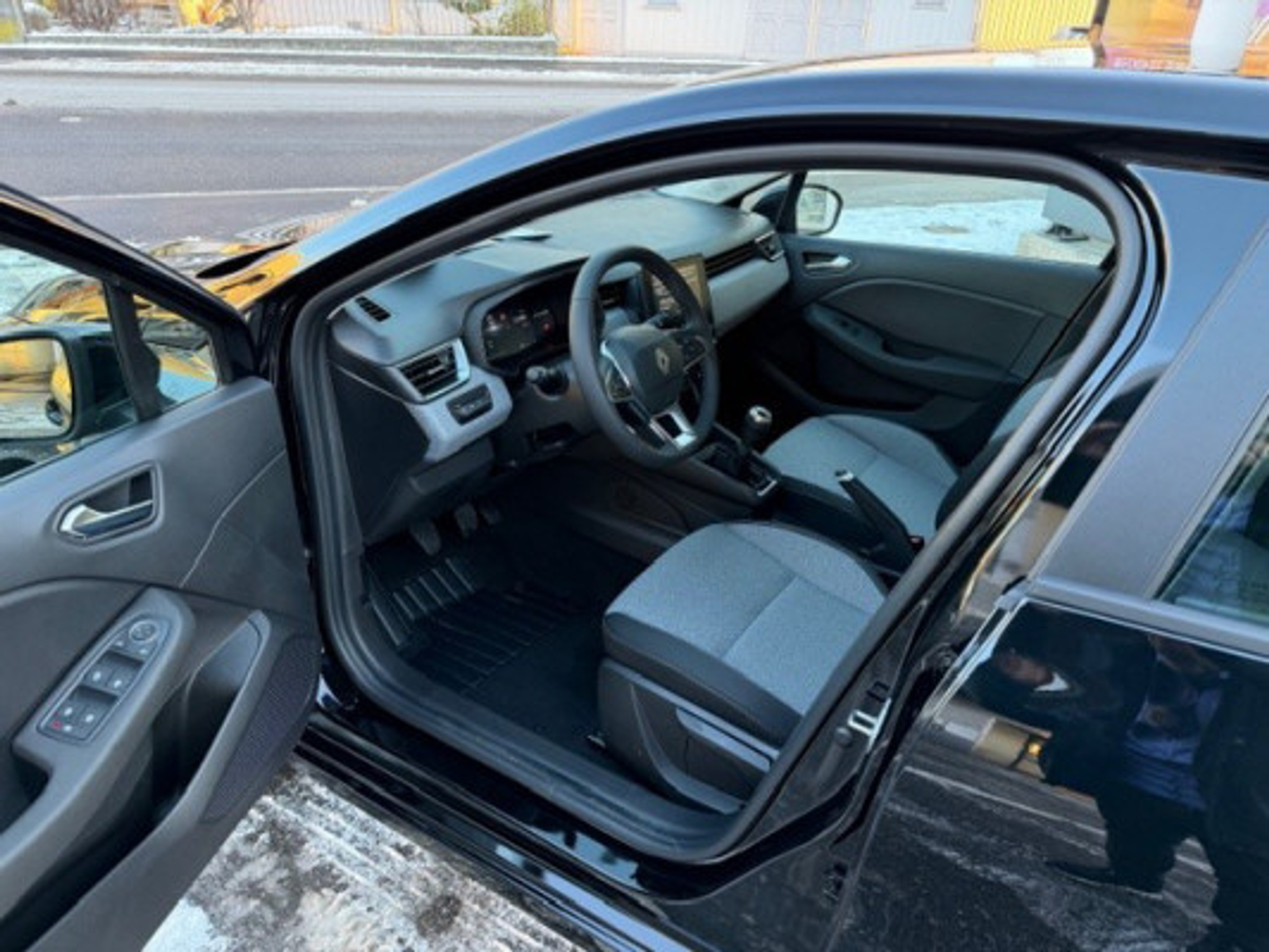 listing desktop thumbnail image 4