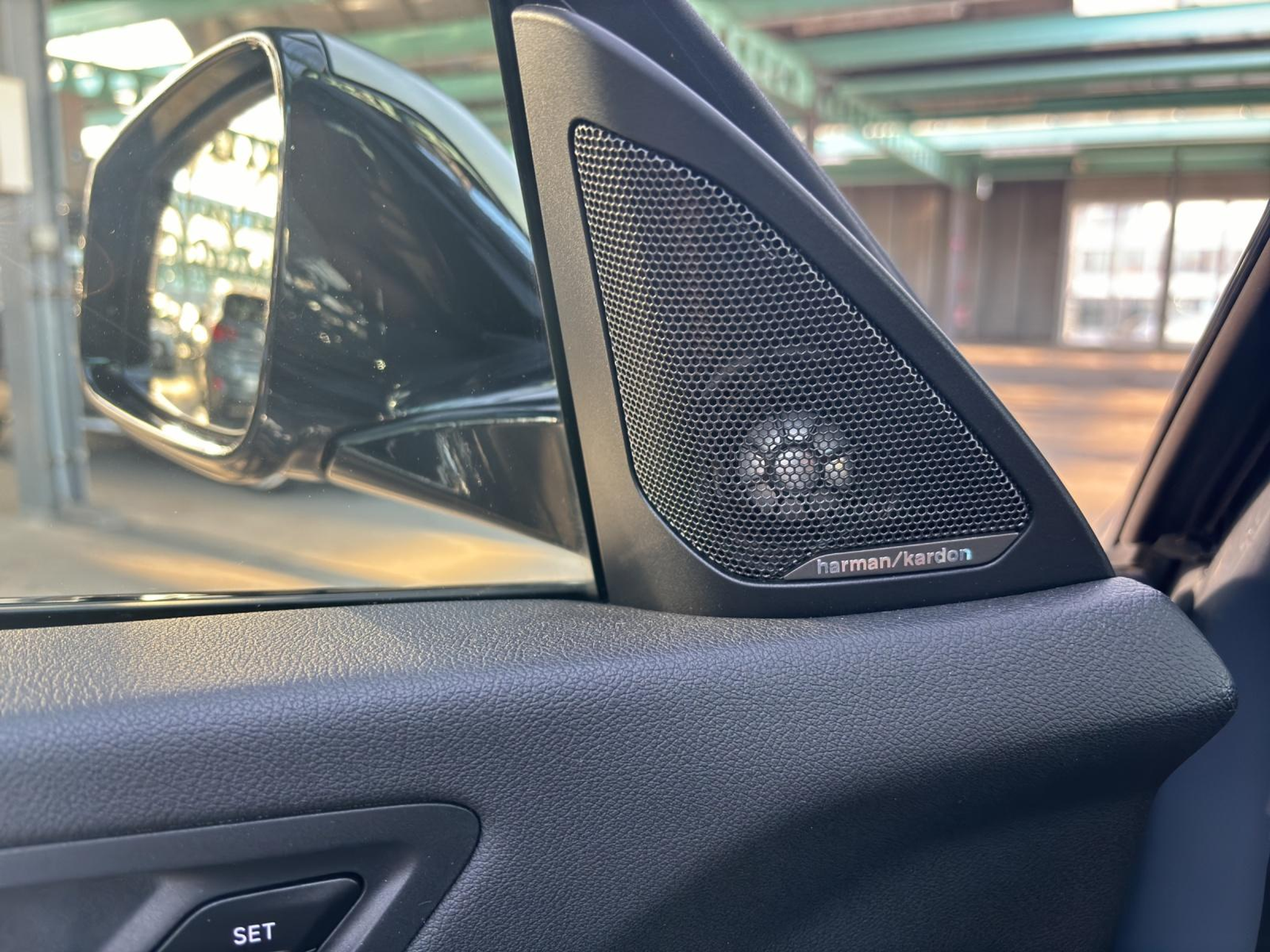 listing desktop thumbnail image 19