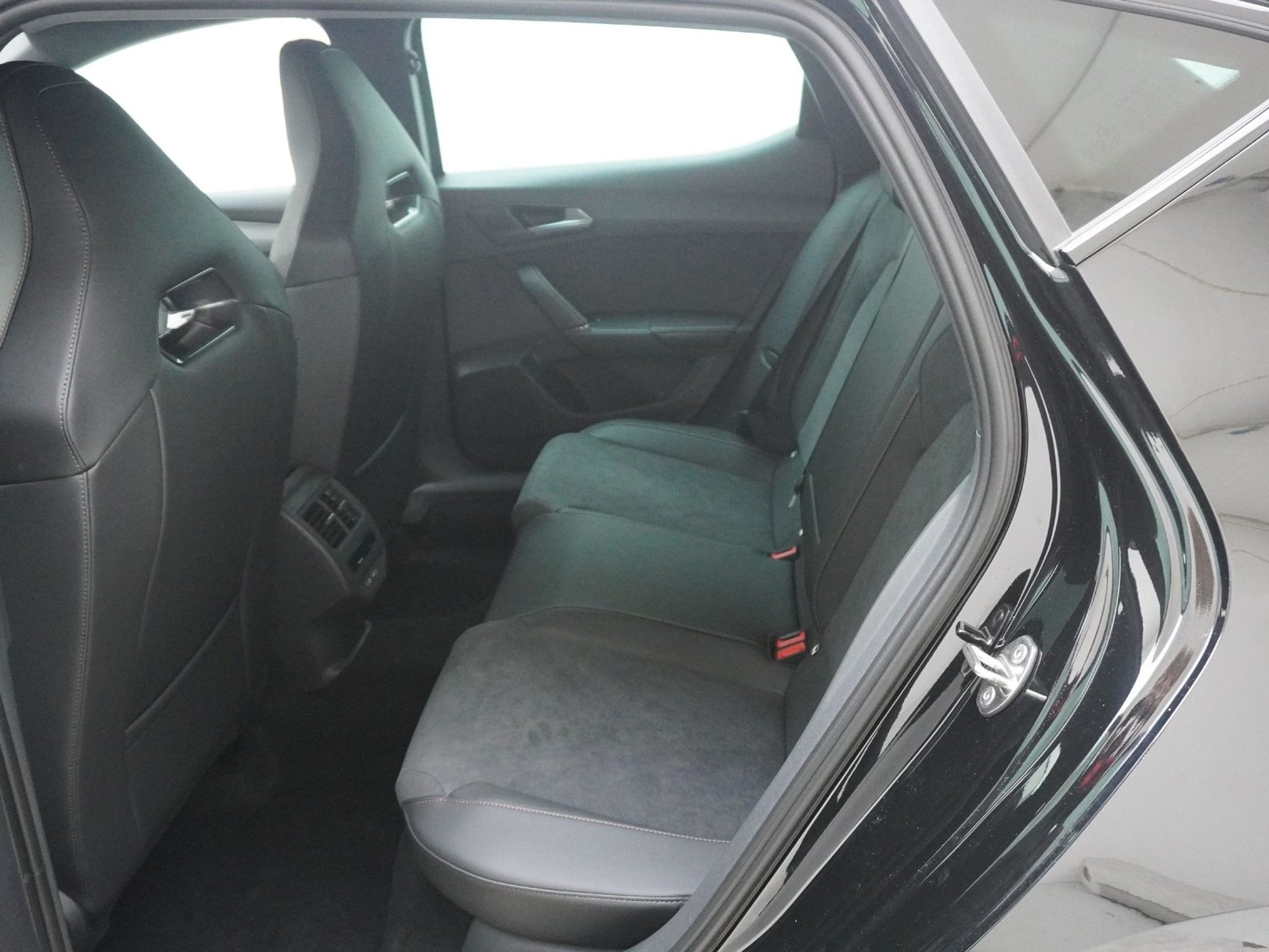 listing desktop thumbnail image 14