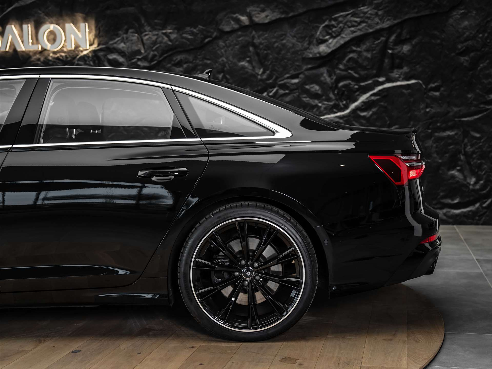 listing desktop thumbnail image 18