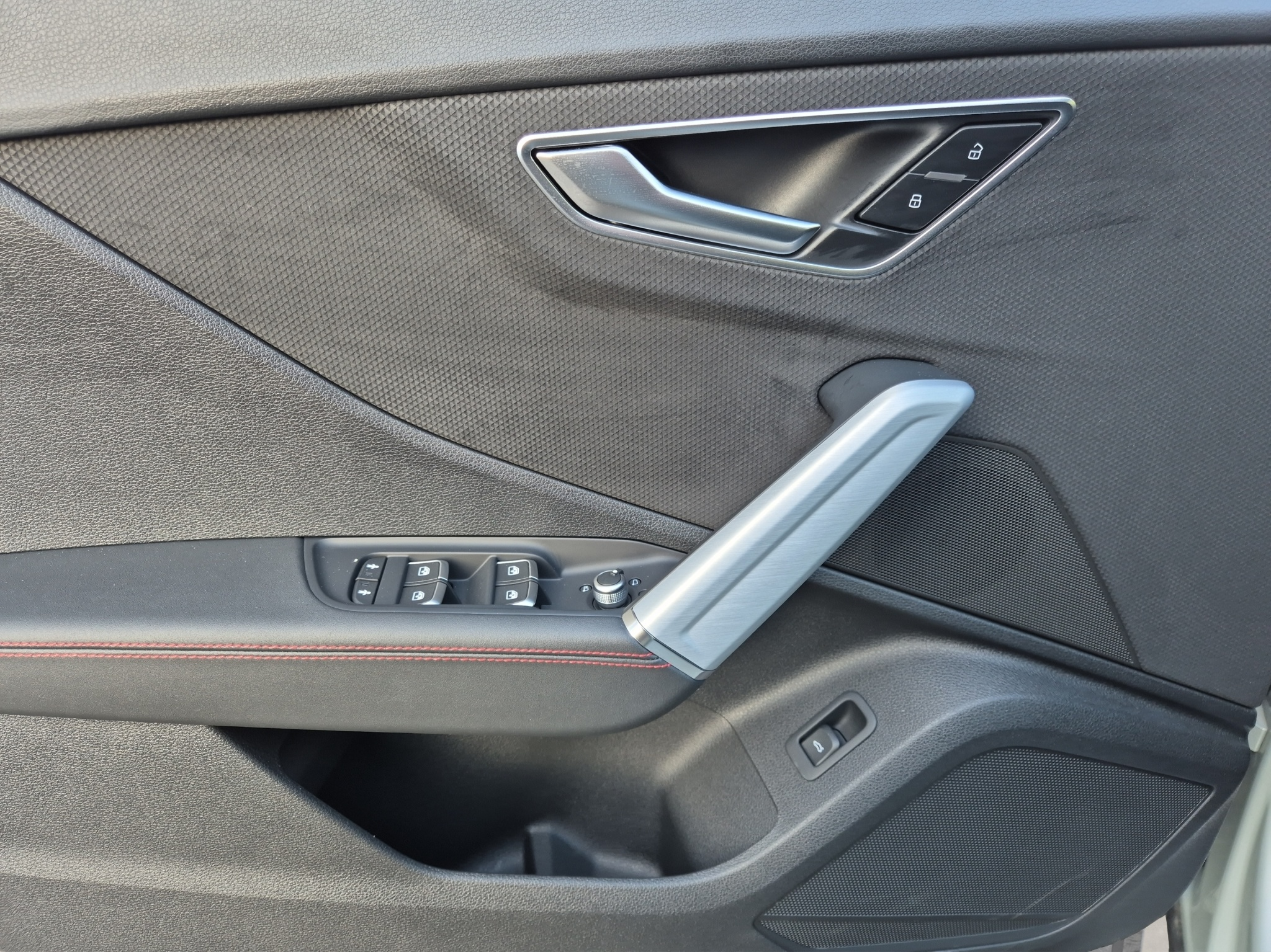 listing desktop thumbnail image 12