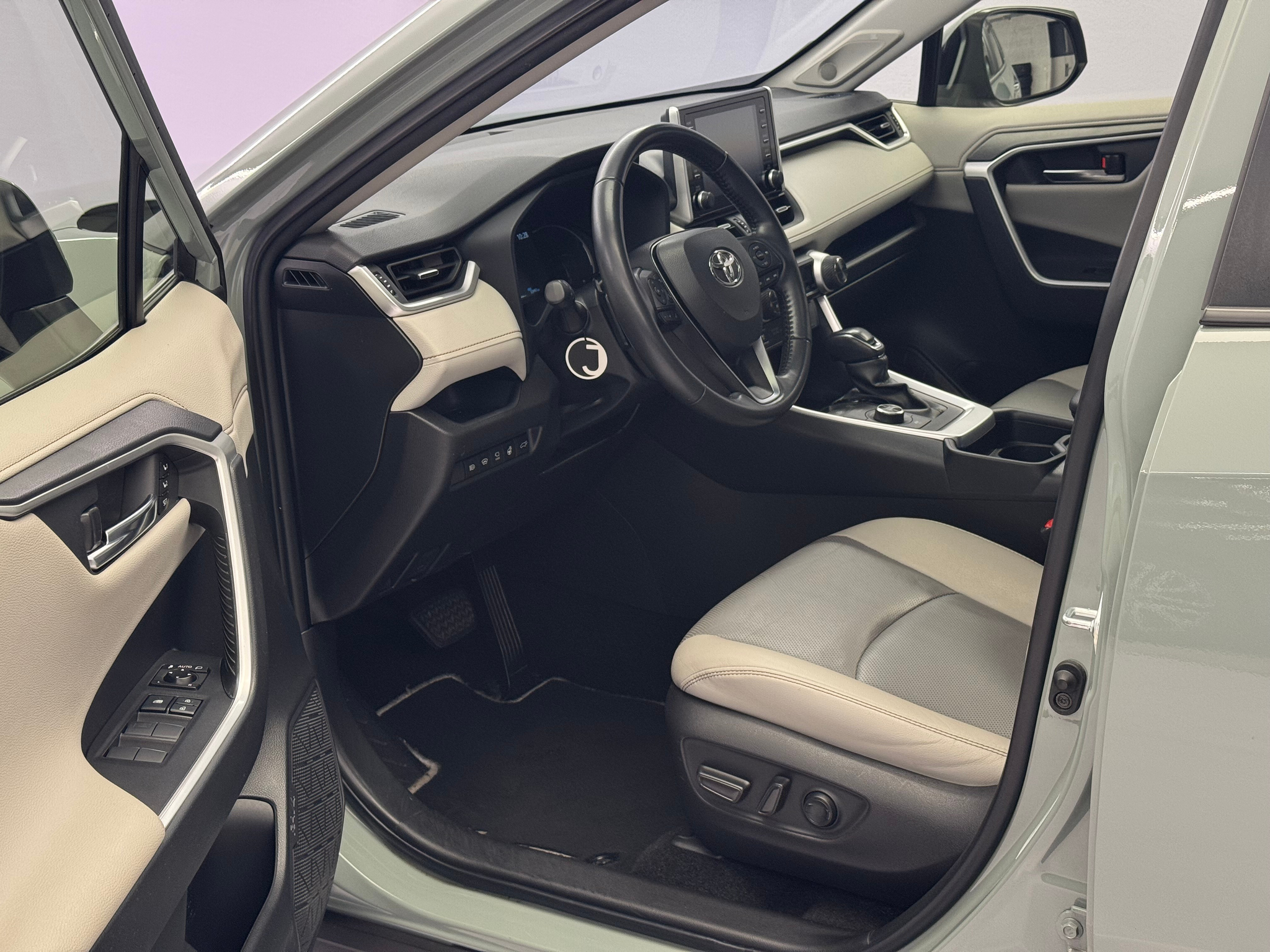 listing desktop thumbnail image 6