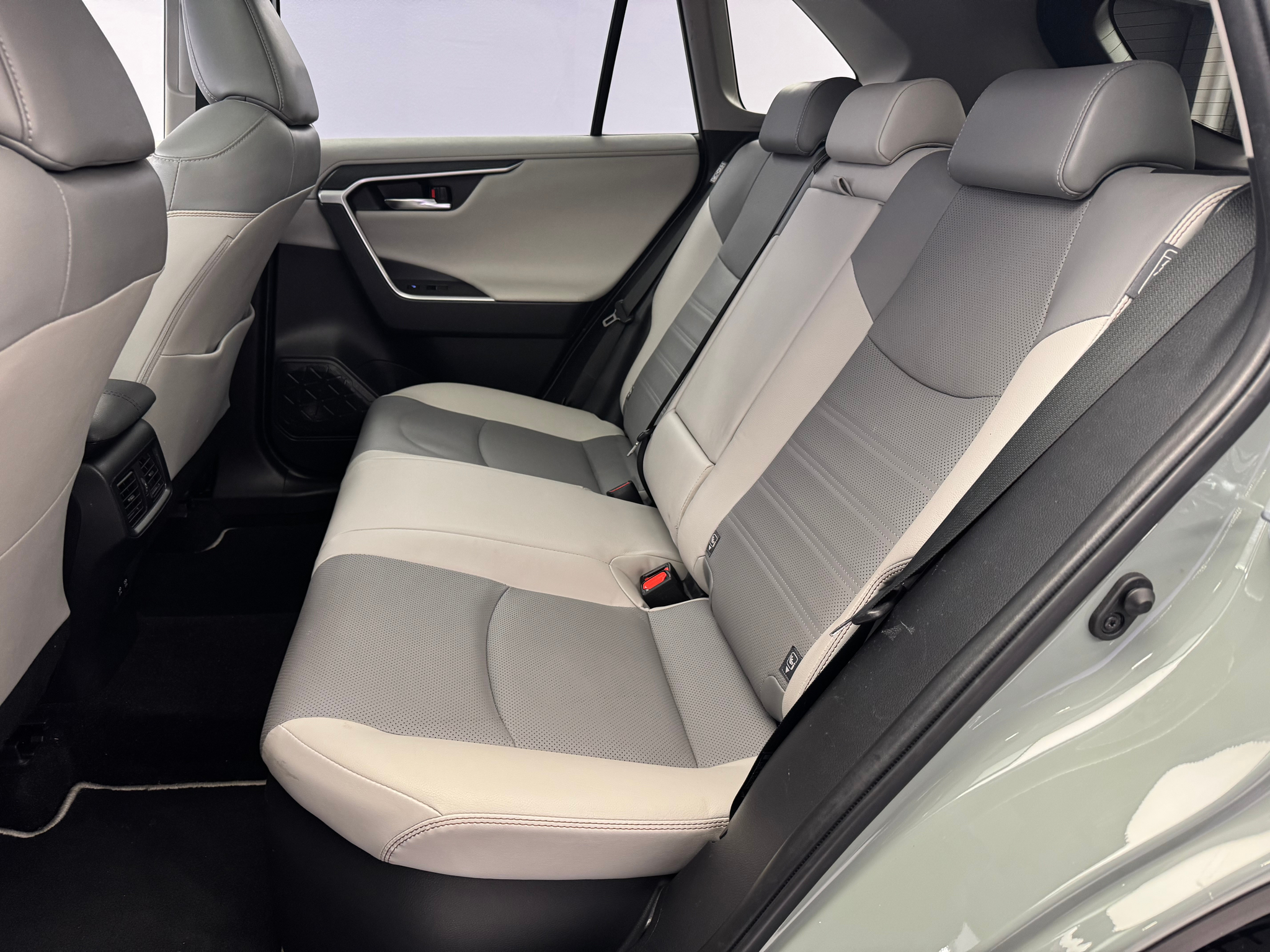 listing desktop thumbnail image 9