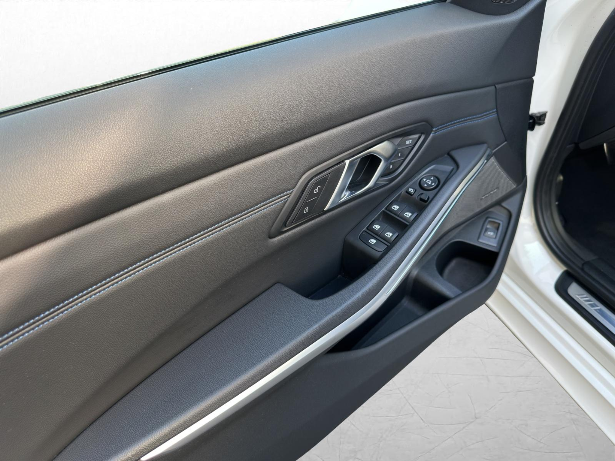 listing desktop thumbnail image 16