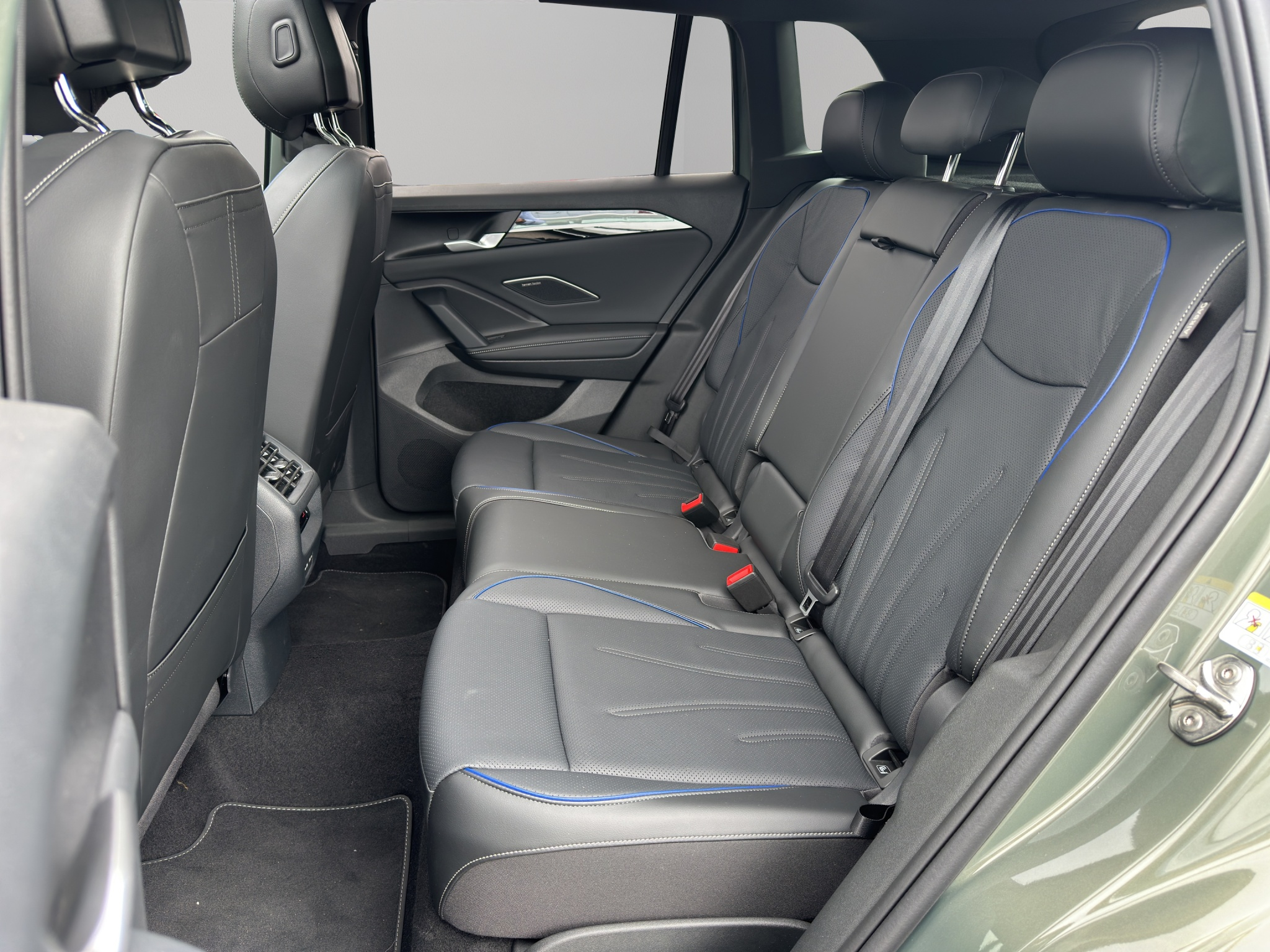 listing desktop thumbnail image 10