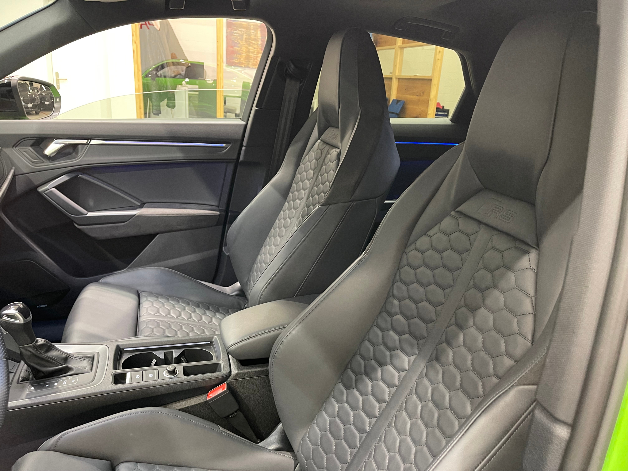 listing desktop thumbnail image 17