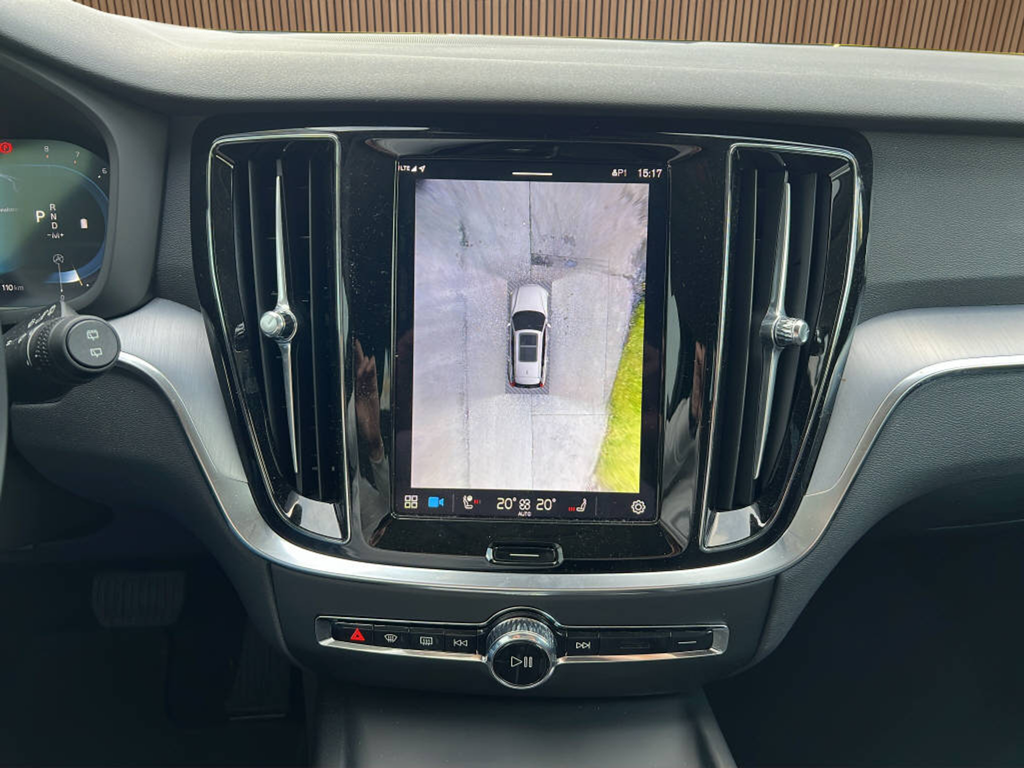 listing desktop thumbnail image 15