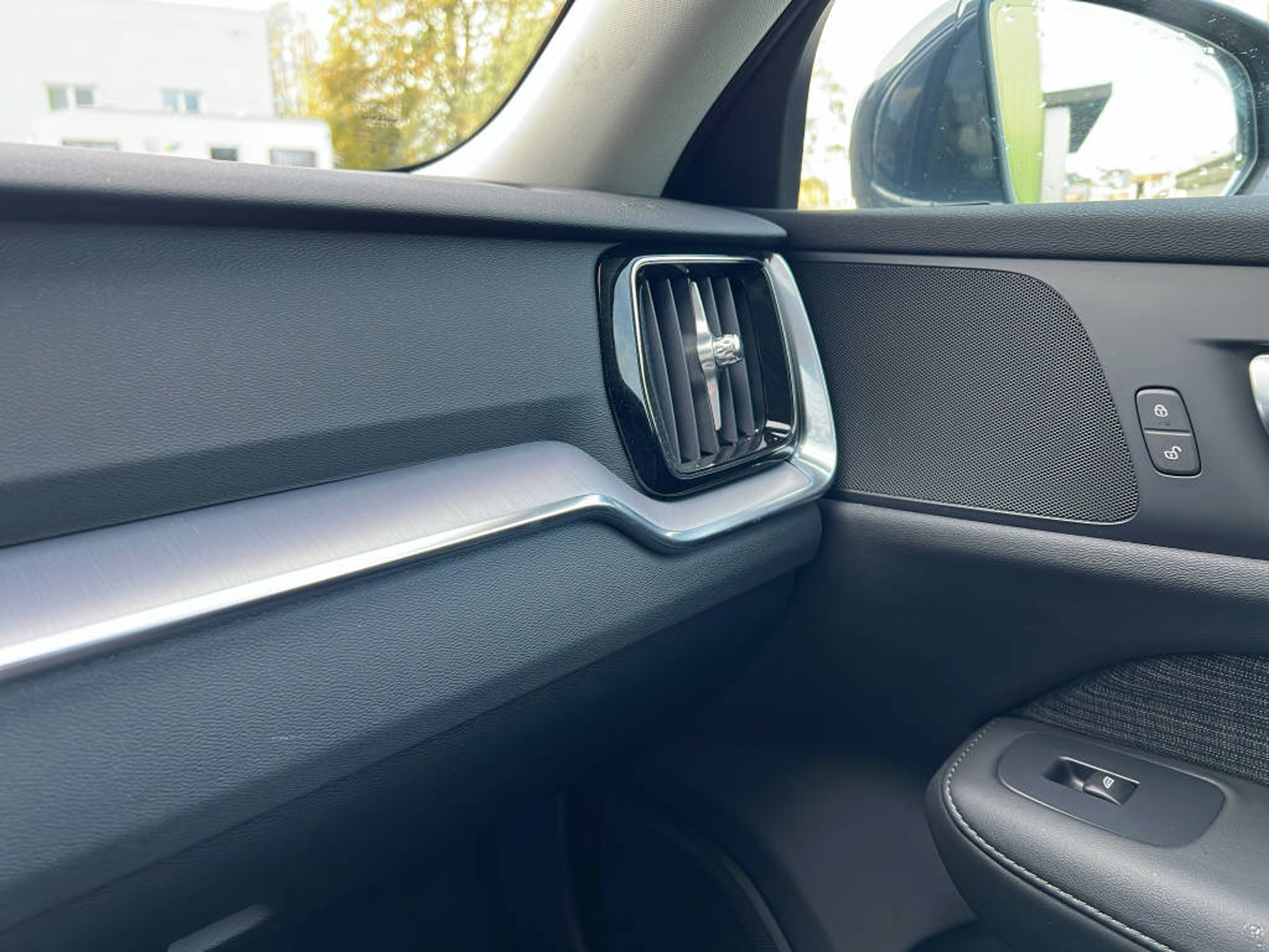 listing desktop thumbnail image 24