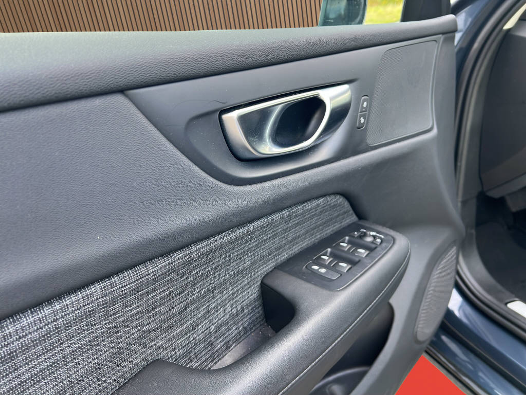 listing desktop thumbnail image 13