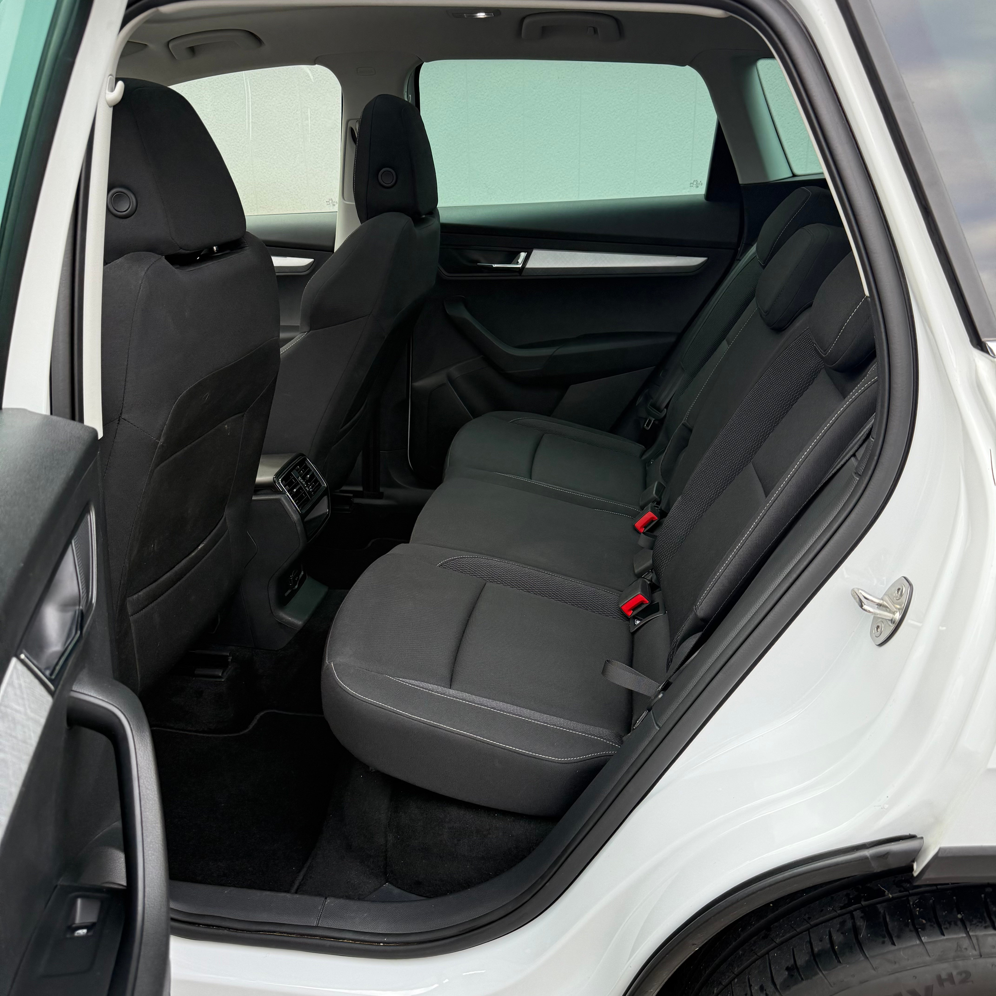 listing desktop thumbnail image 9