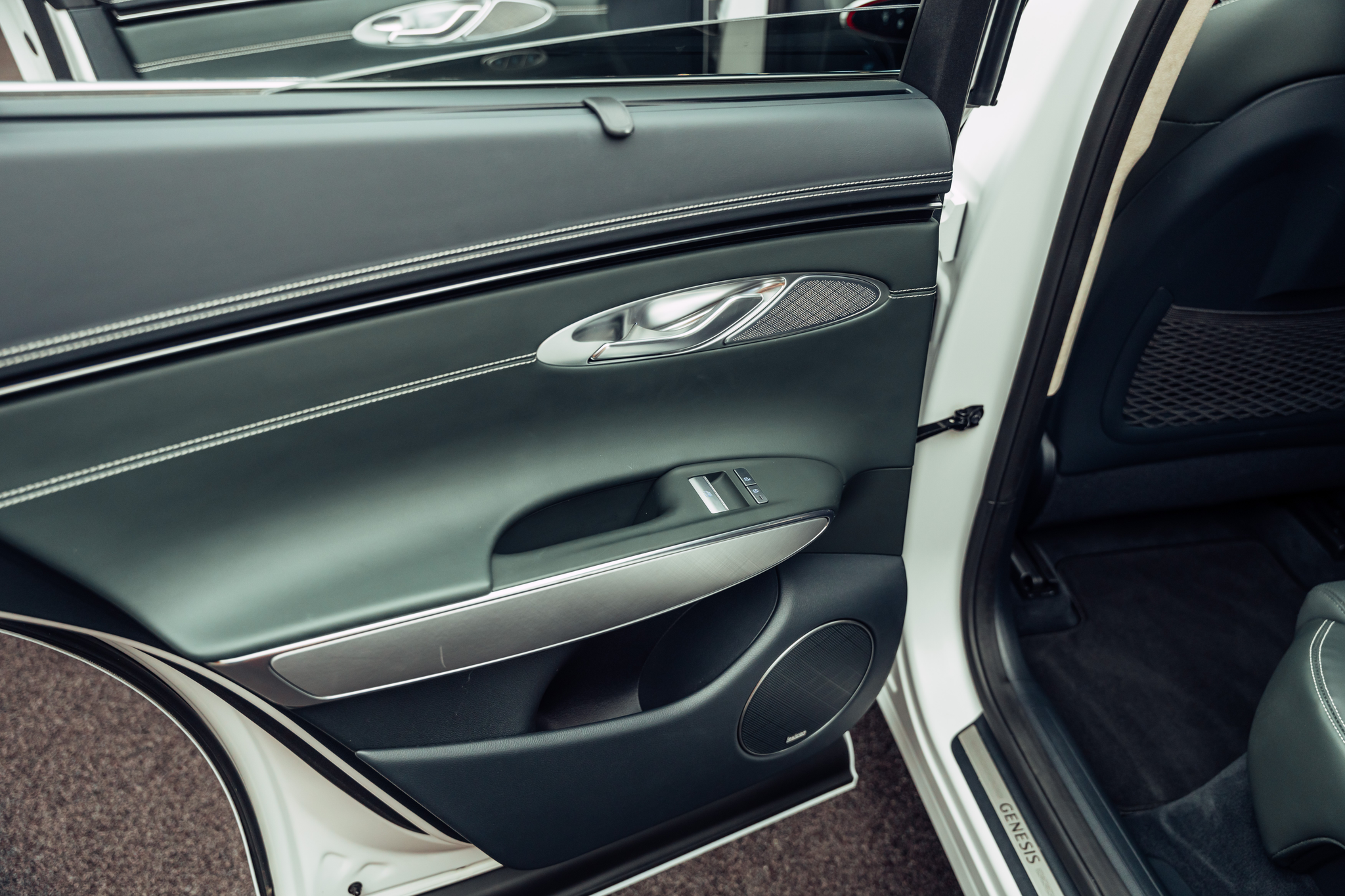 listing desktop thumbnail image 12