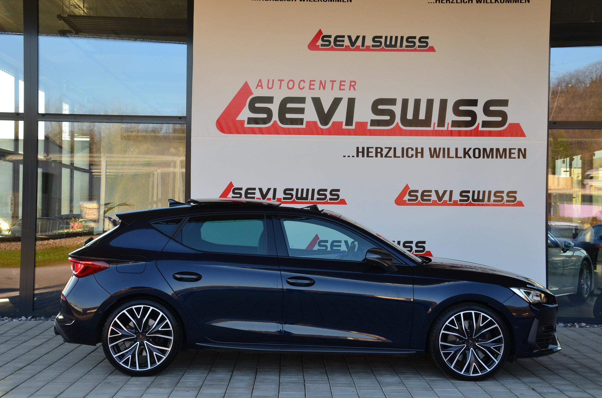 listing desktop thumbnail image 2