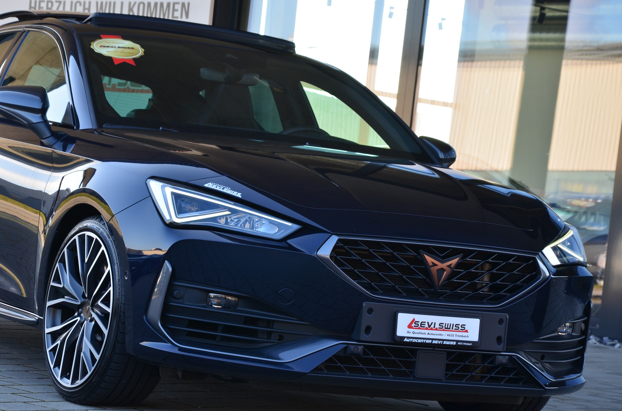 listing desktop thumbnail image 1