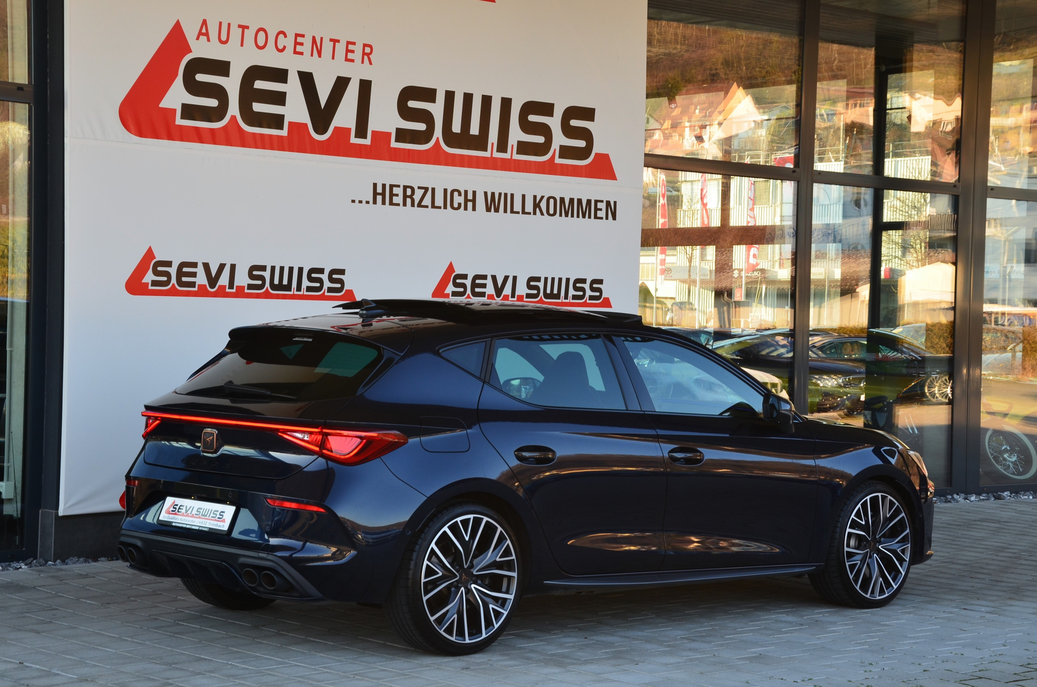 listing desktop thumbnail image 3