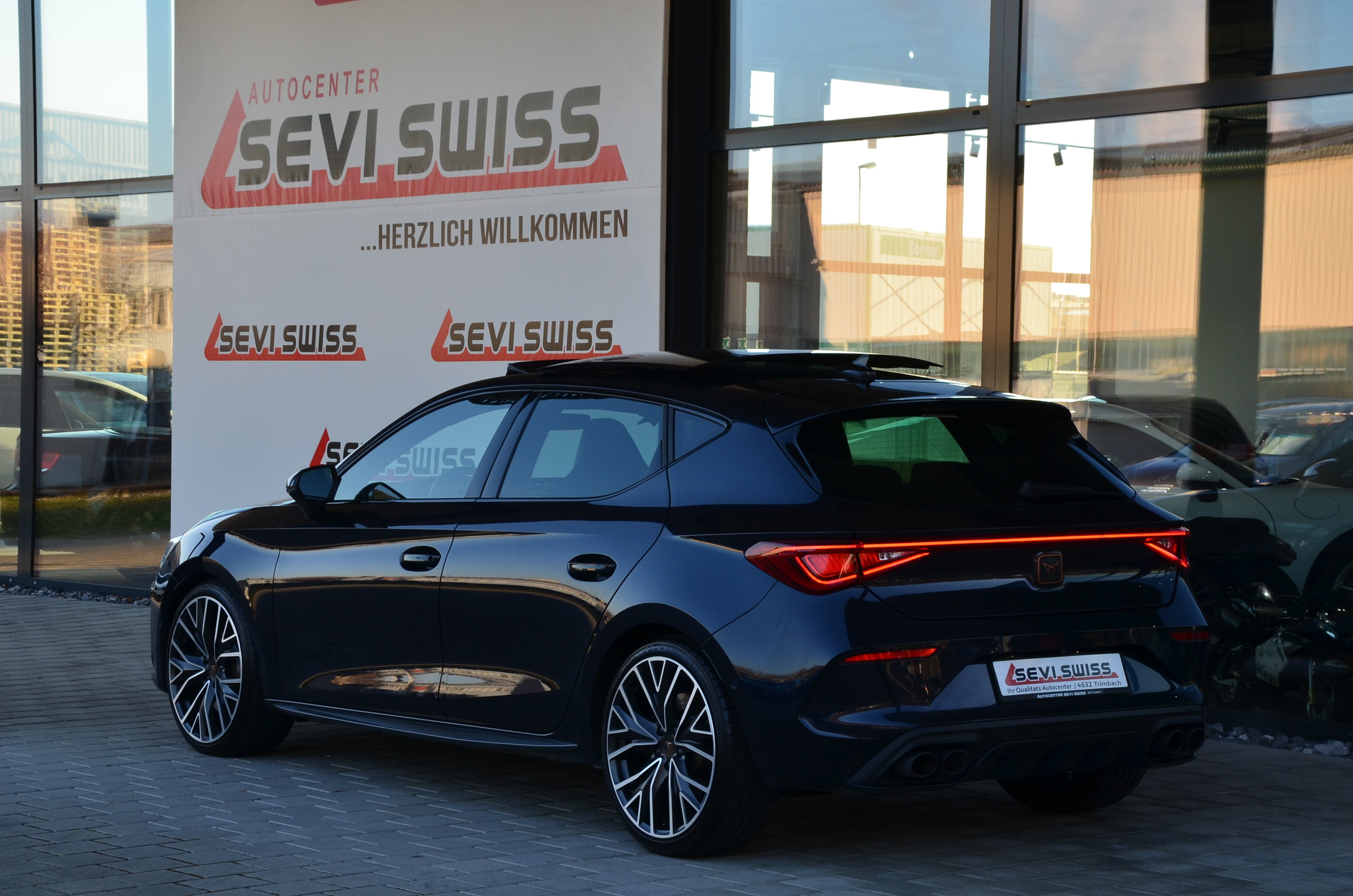 listing desktop thumbnail image 4