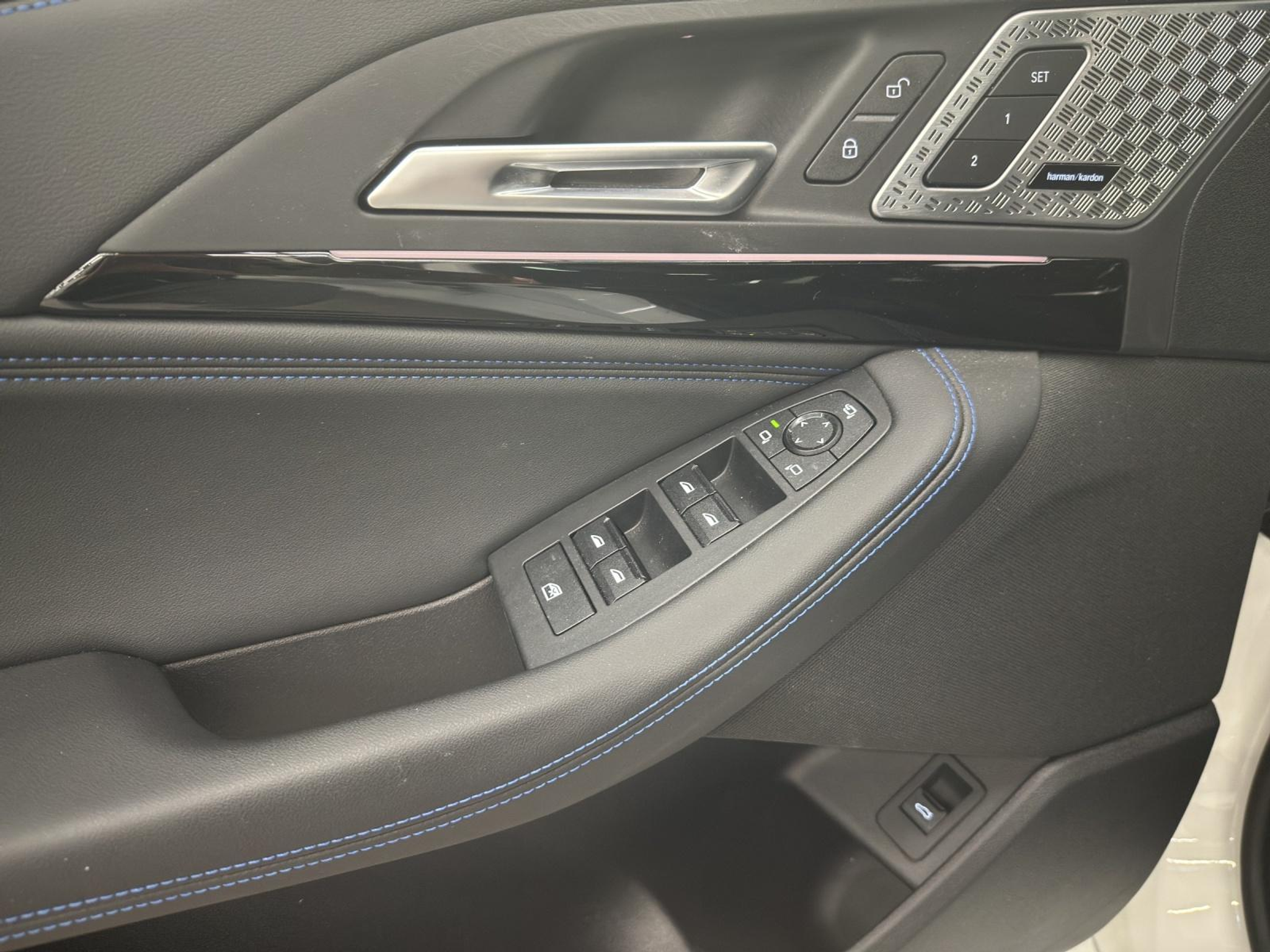 listing desktop thumbnail image 16