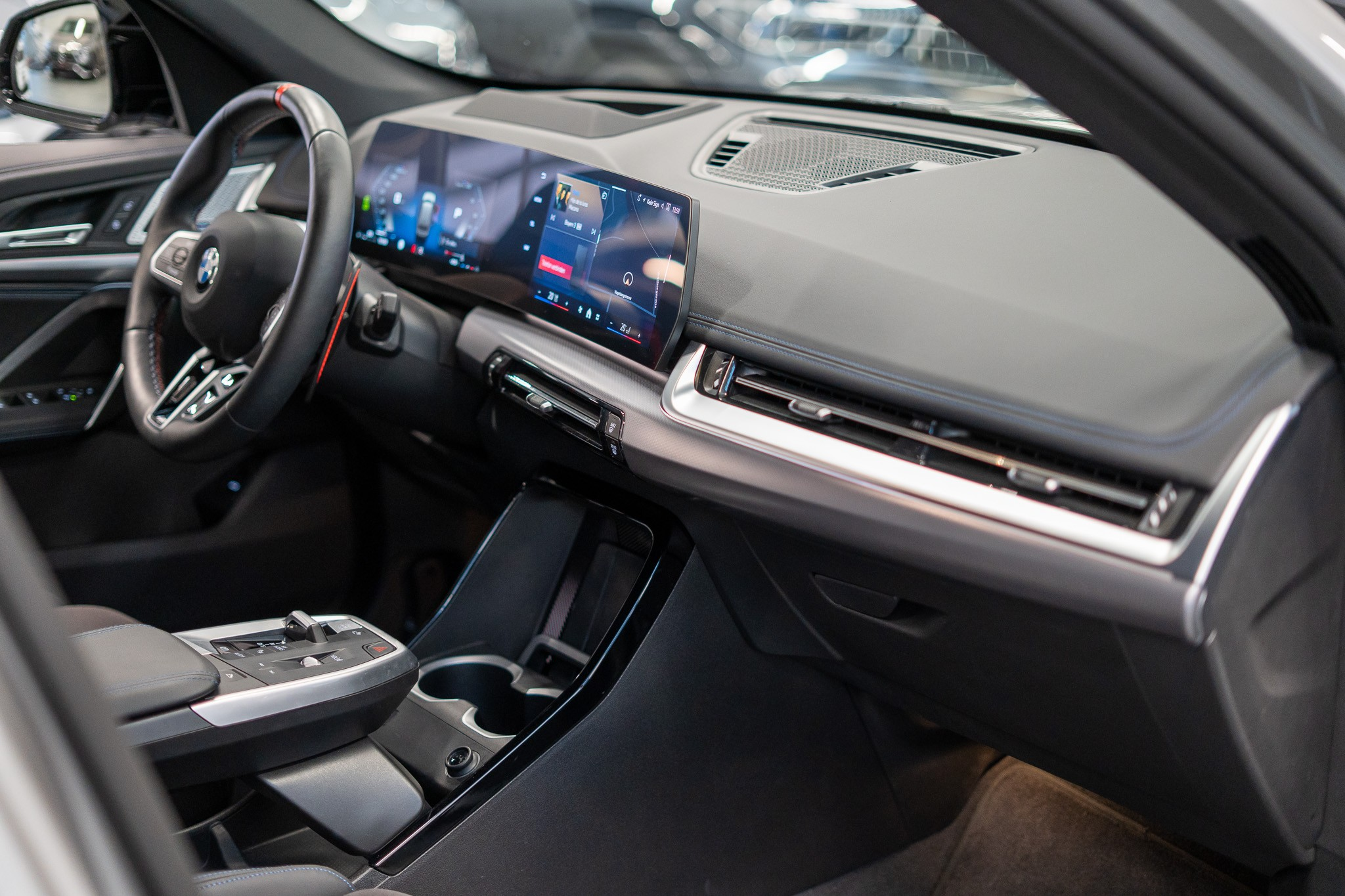 listing desktop thumbnail image 17