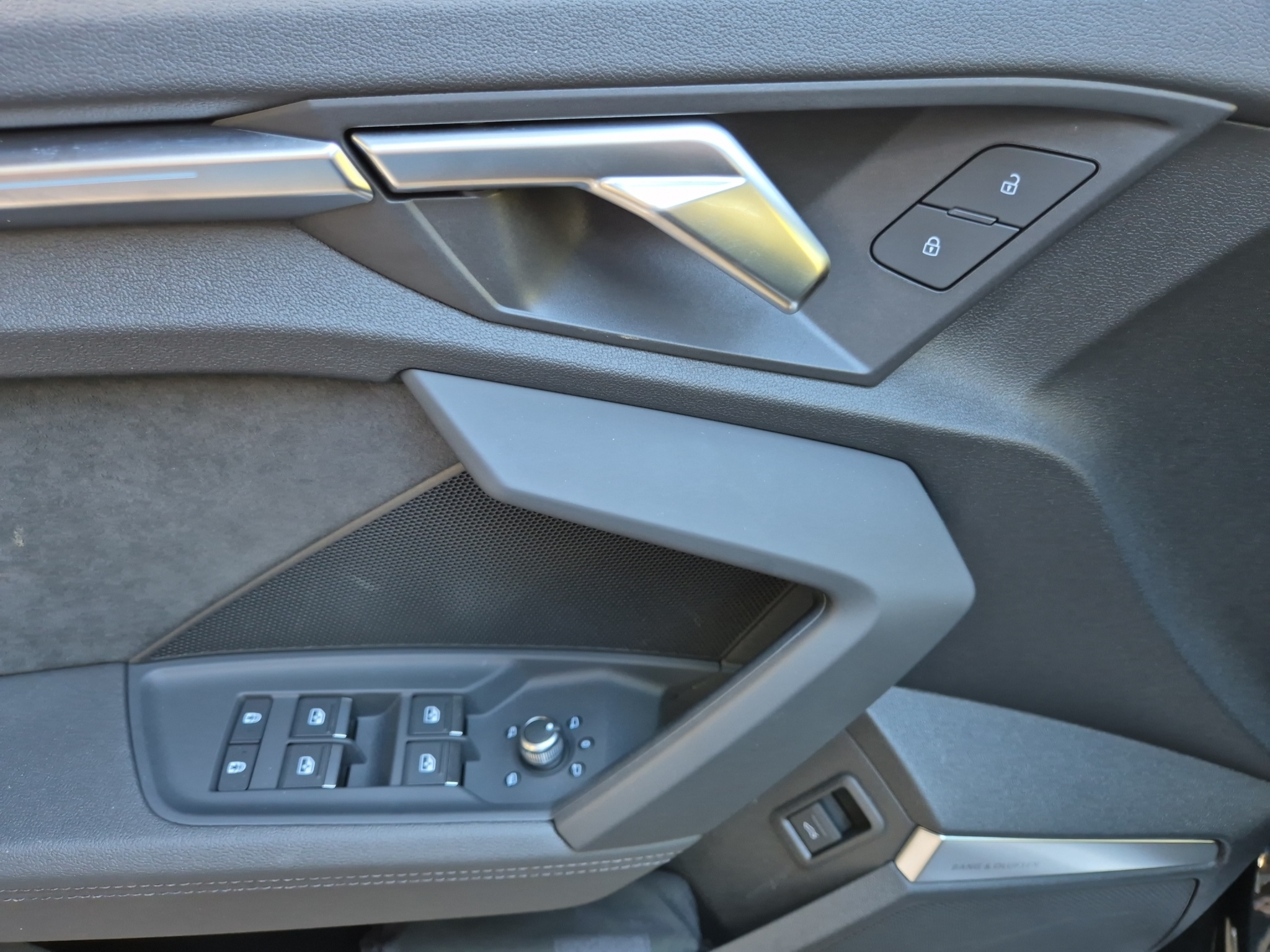 listing desktop thumbnail image 13