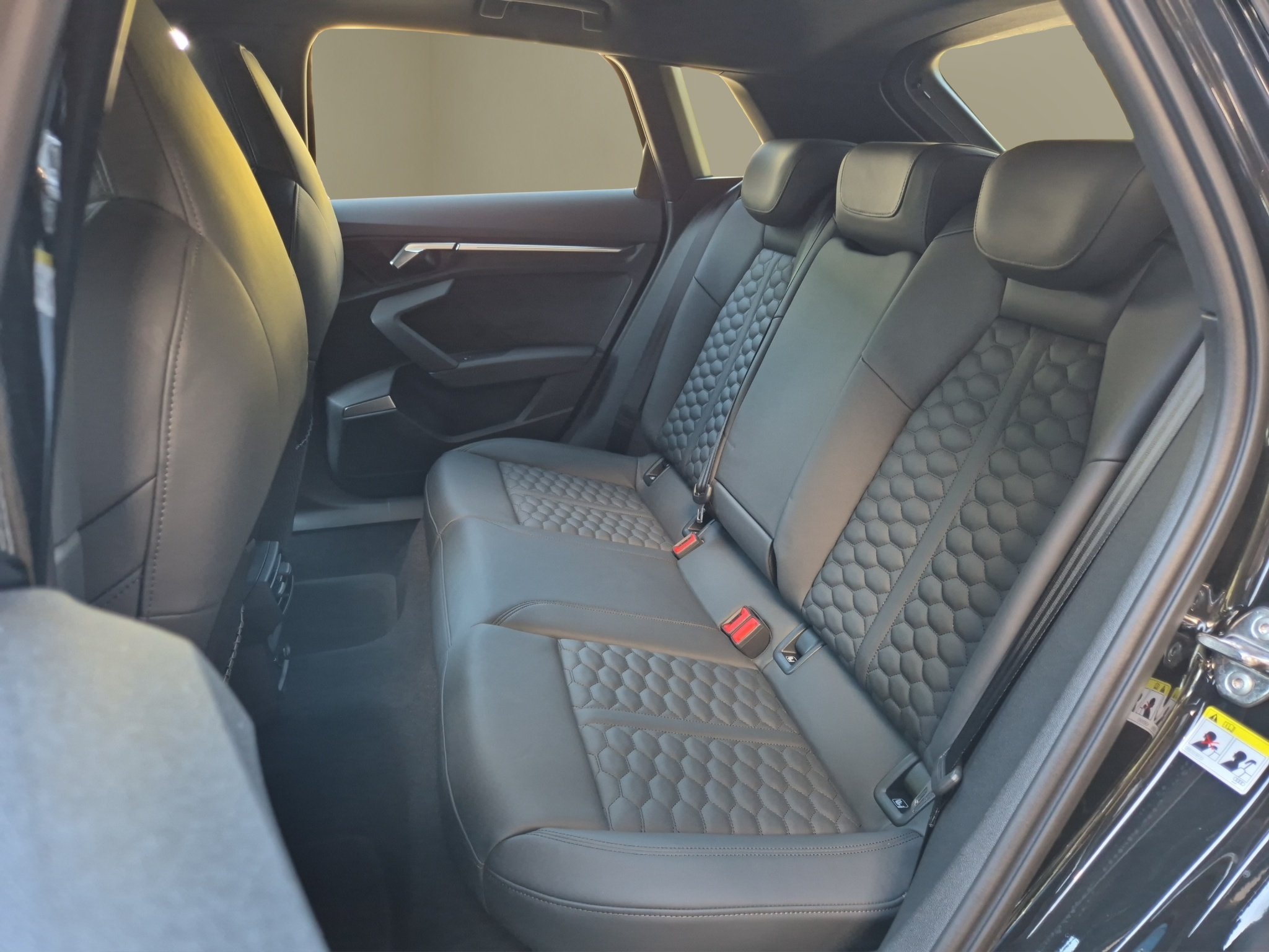 listing desktop thumbnail image 15