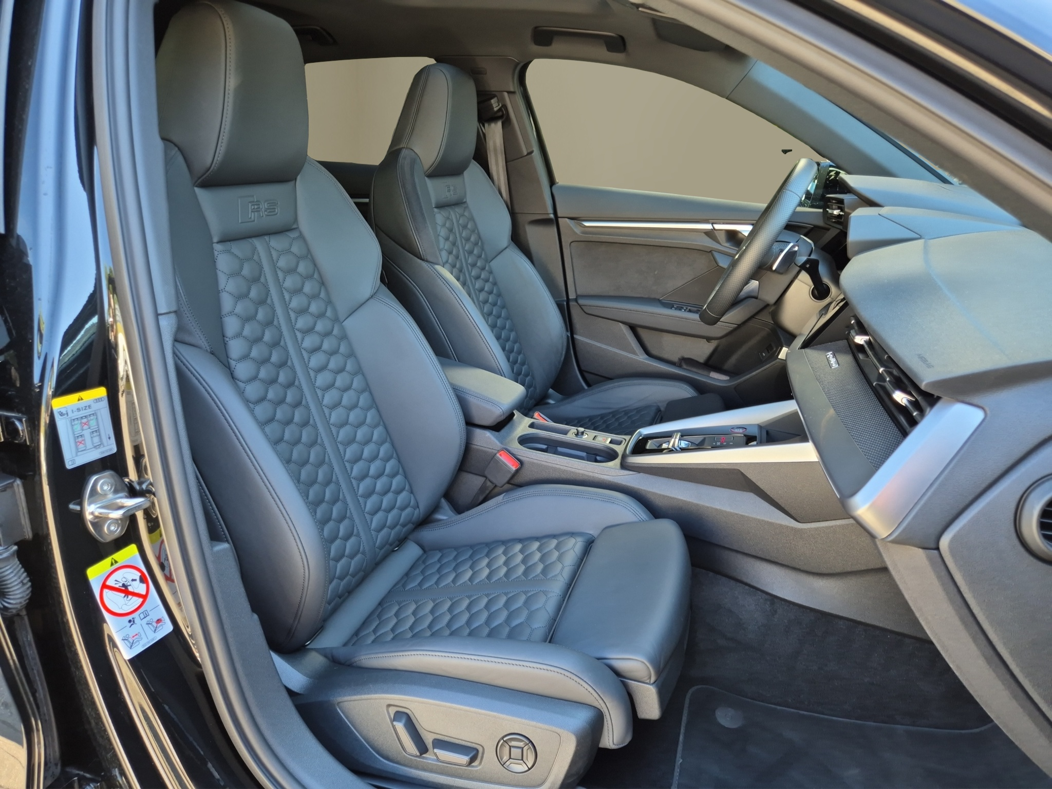 listing desktop thumbnail image 16