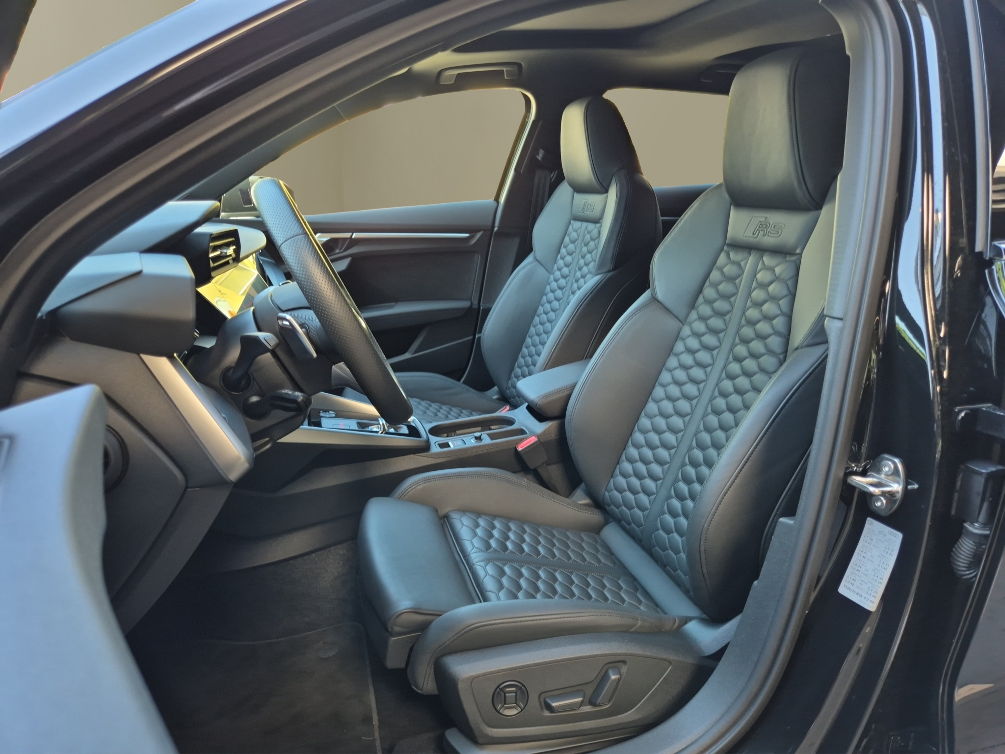 listing desktop thumbnail image 8