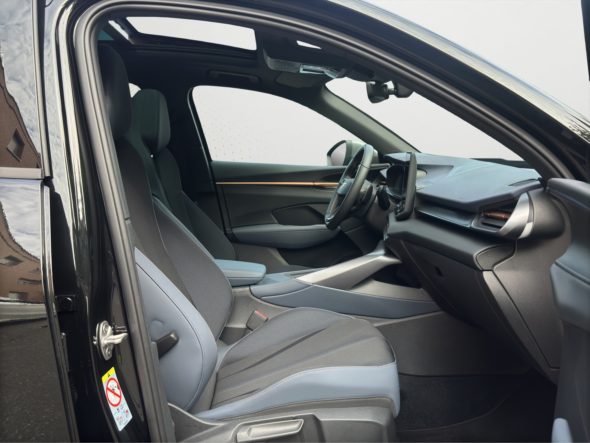 listing desktop thumbnail image 12