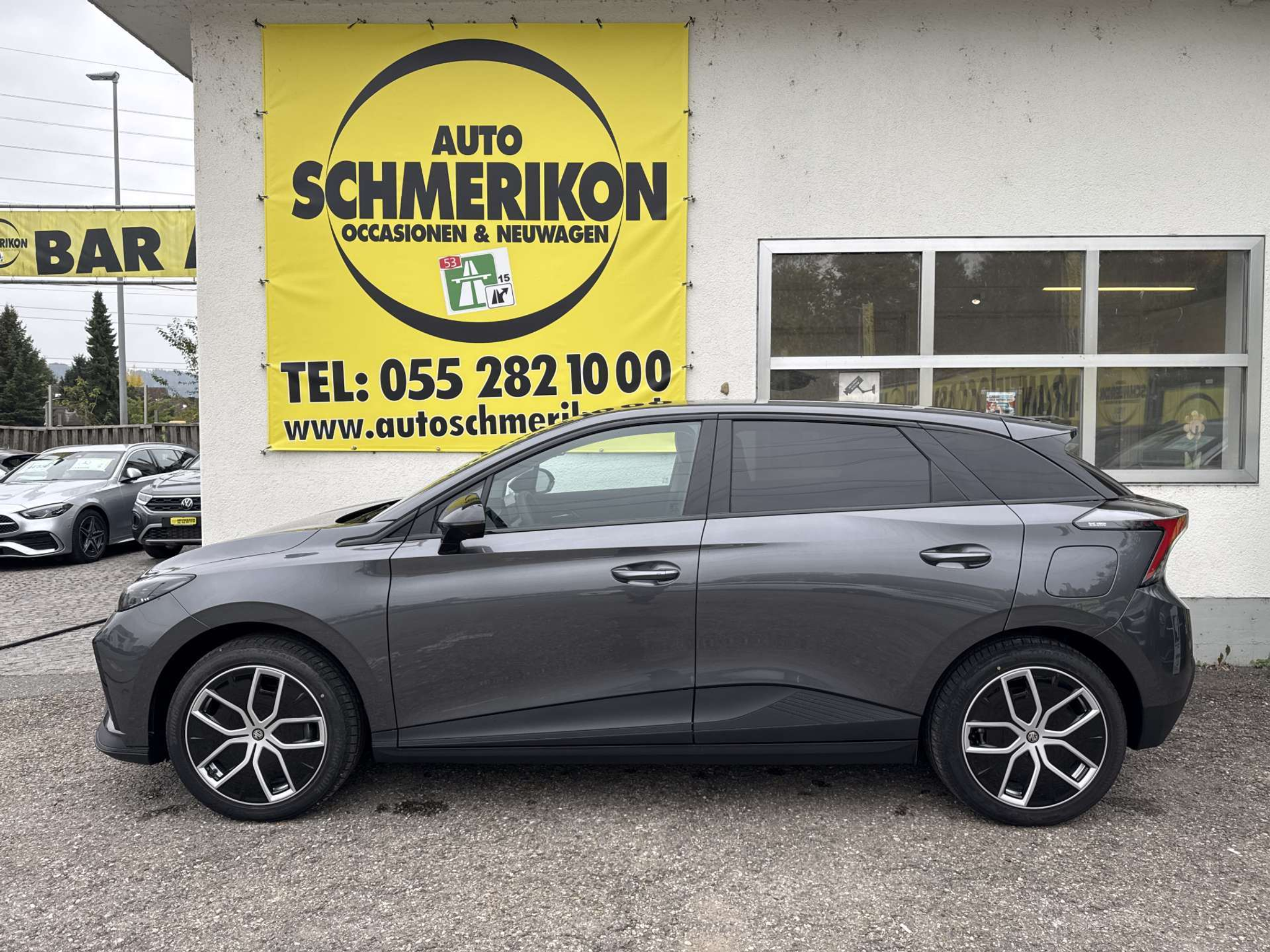 listing desktop thumbnail image 4