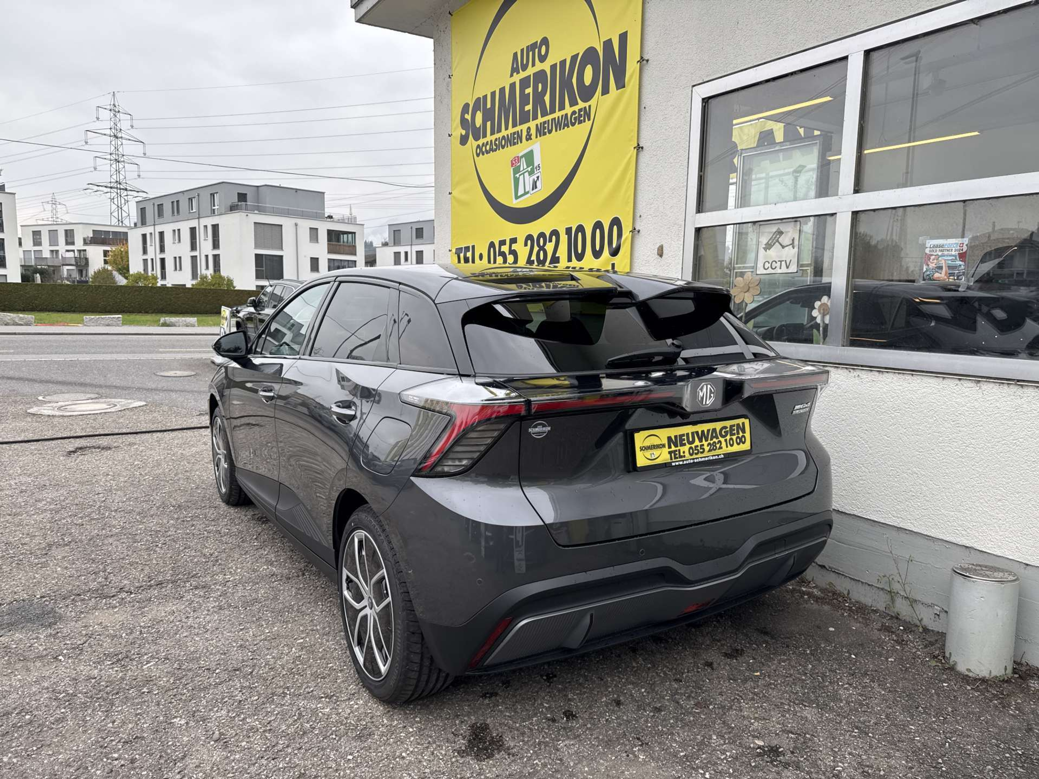 listing desktop thumbnail image 2