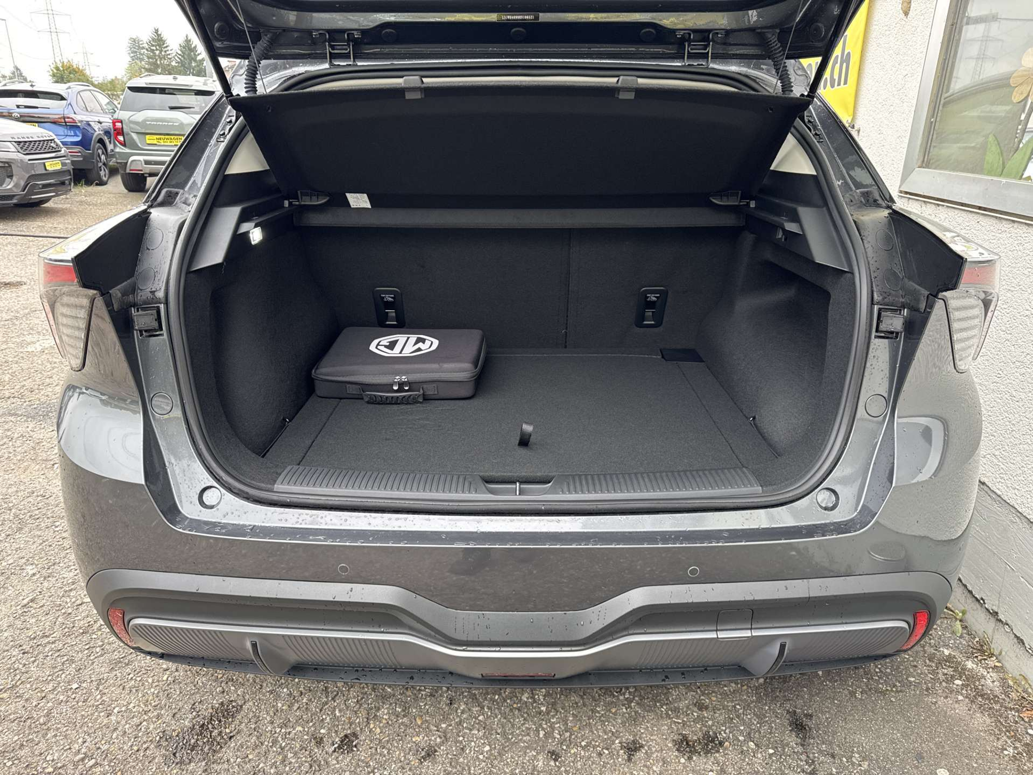 listing desktop thumbnail image 8