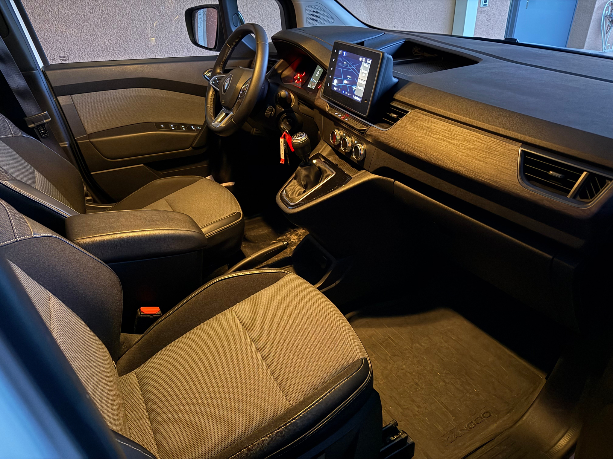 listing desktop thumbnail image 1