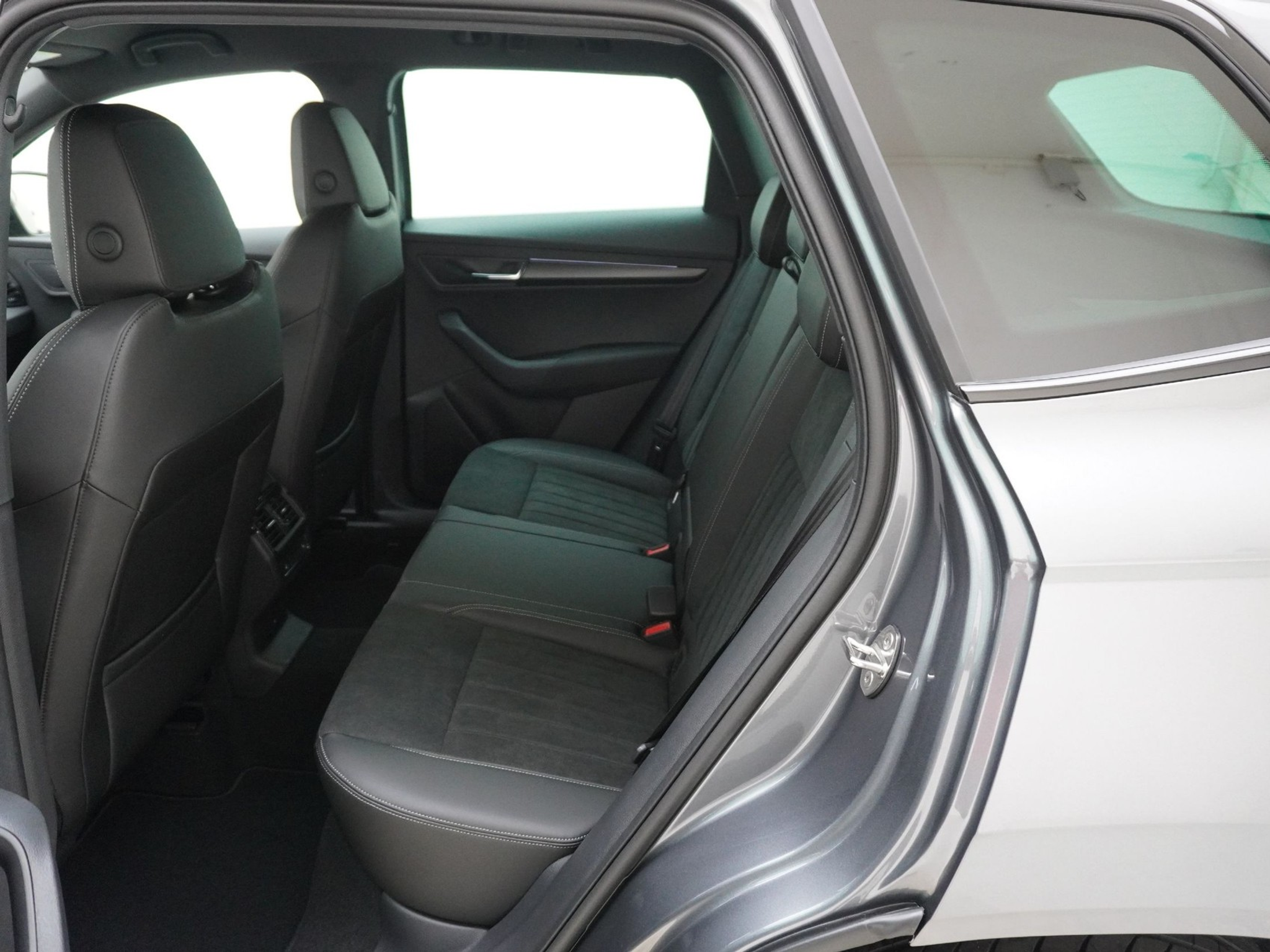 listing desktop thumbnail image 13