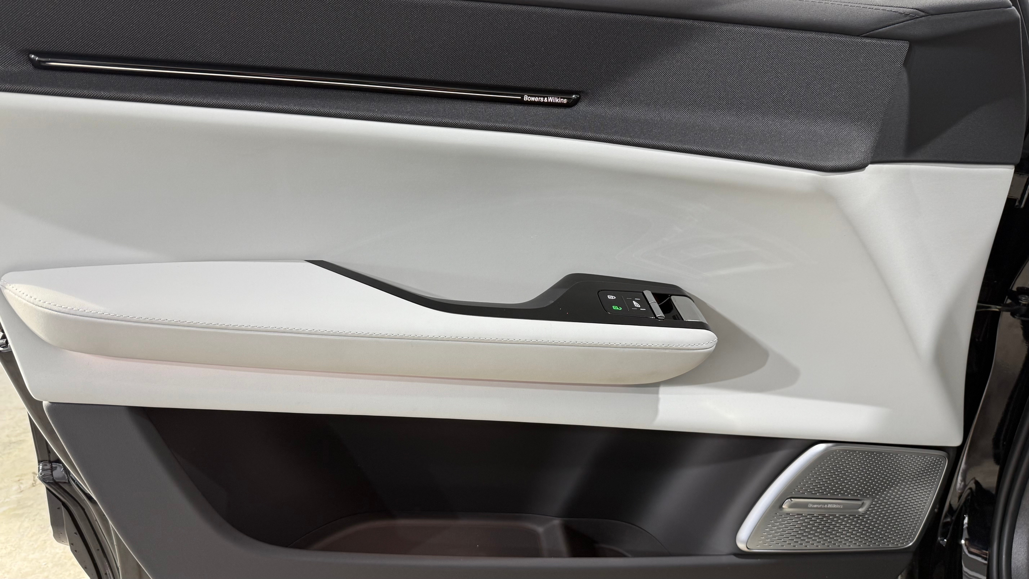 listing desktop thumbnail image 11