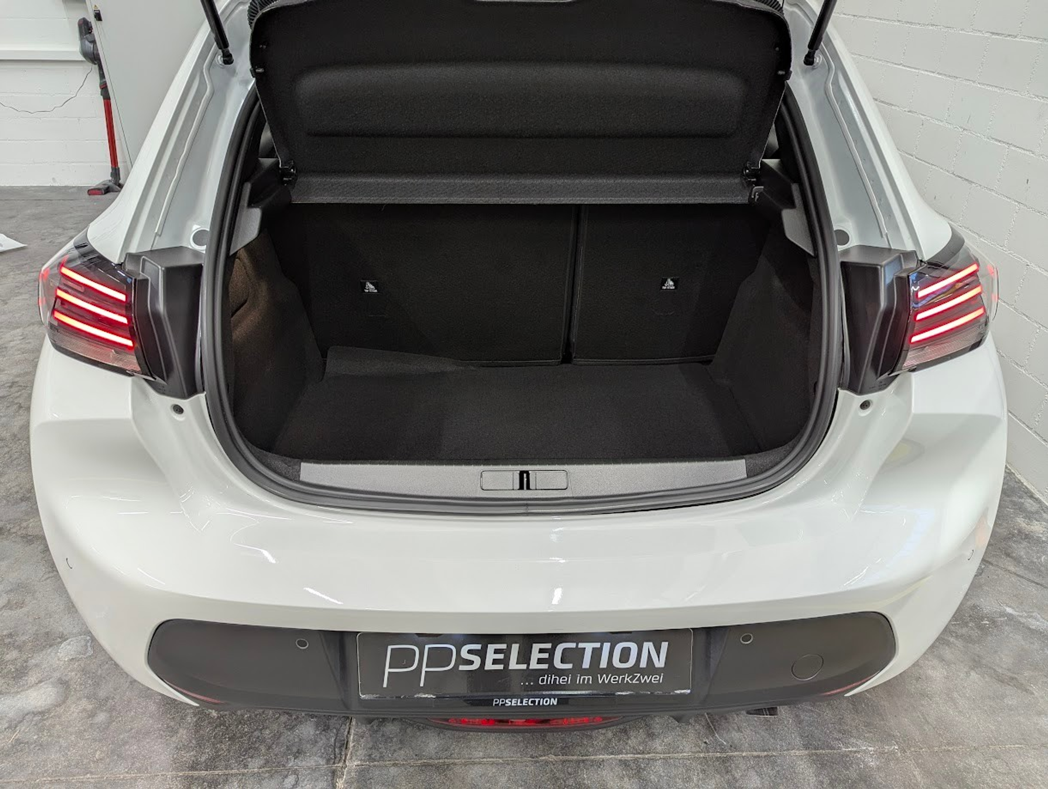 listing desktop thumbnail image 30