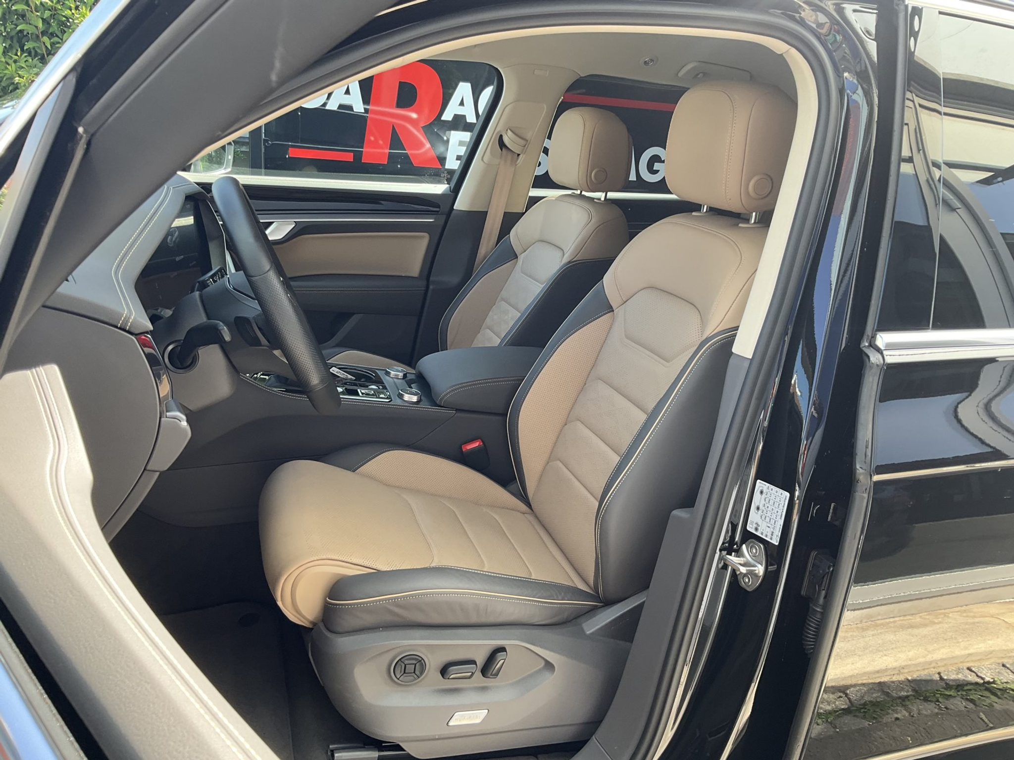 listing desktop thumbnail image 7