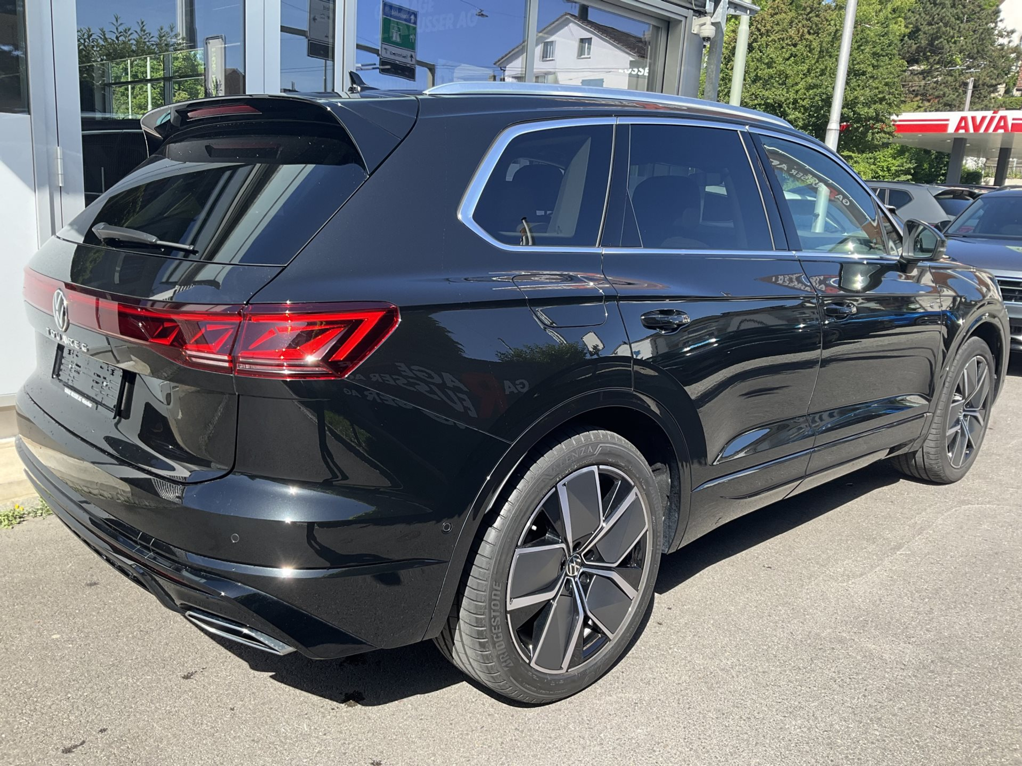 listing desktop thumbnail image 3