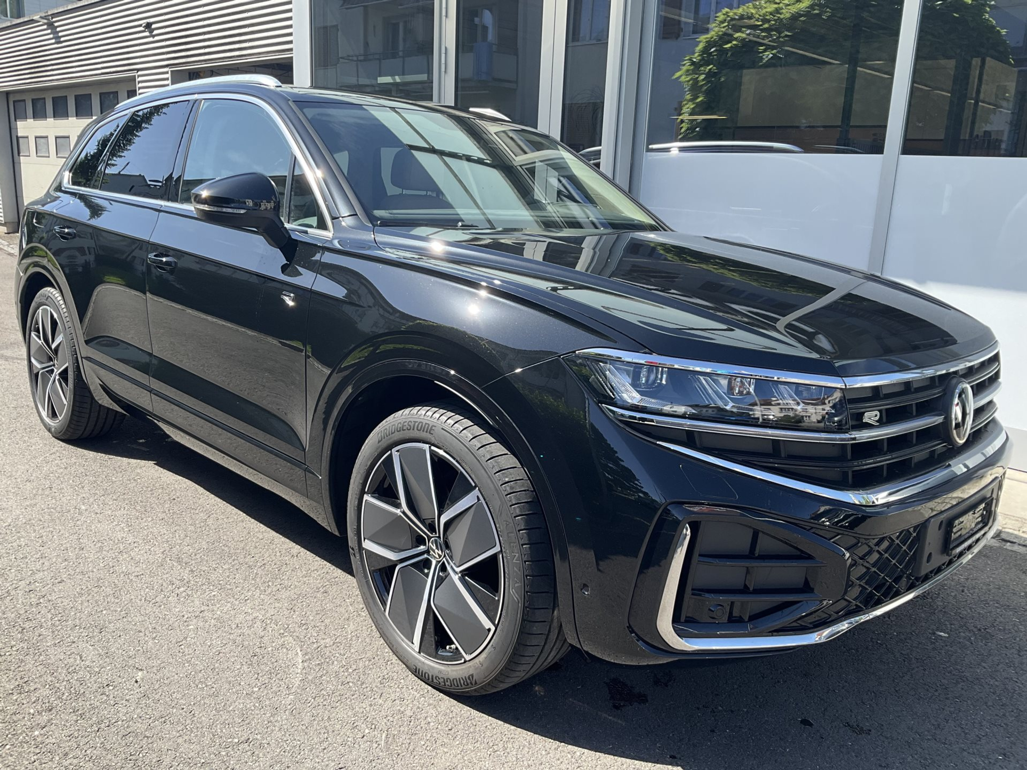 listing desktop thumbnail image 2