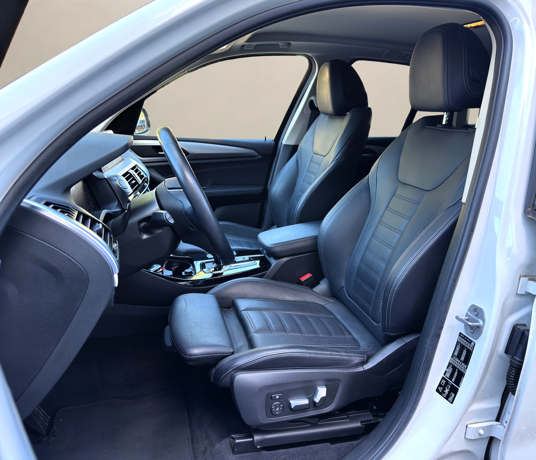 listing desktop thumbnail image 8